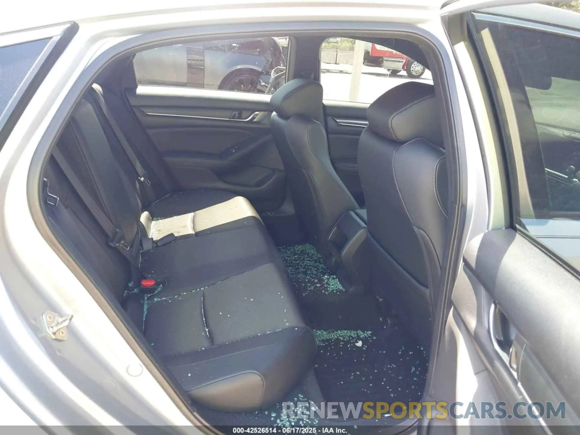 8 fotografías del automóvil dañado 1HGCV1F36KA028146 HONDA ACCORD 2019