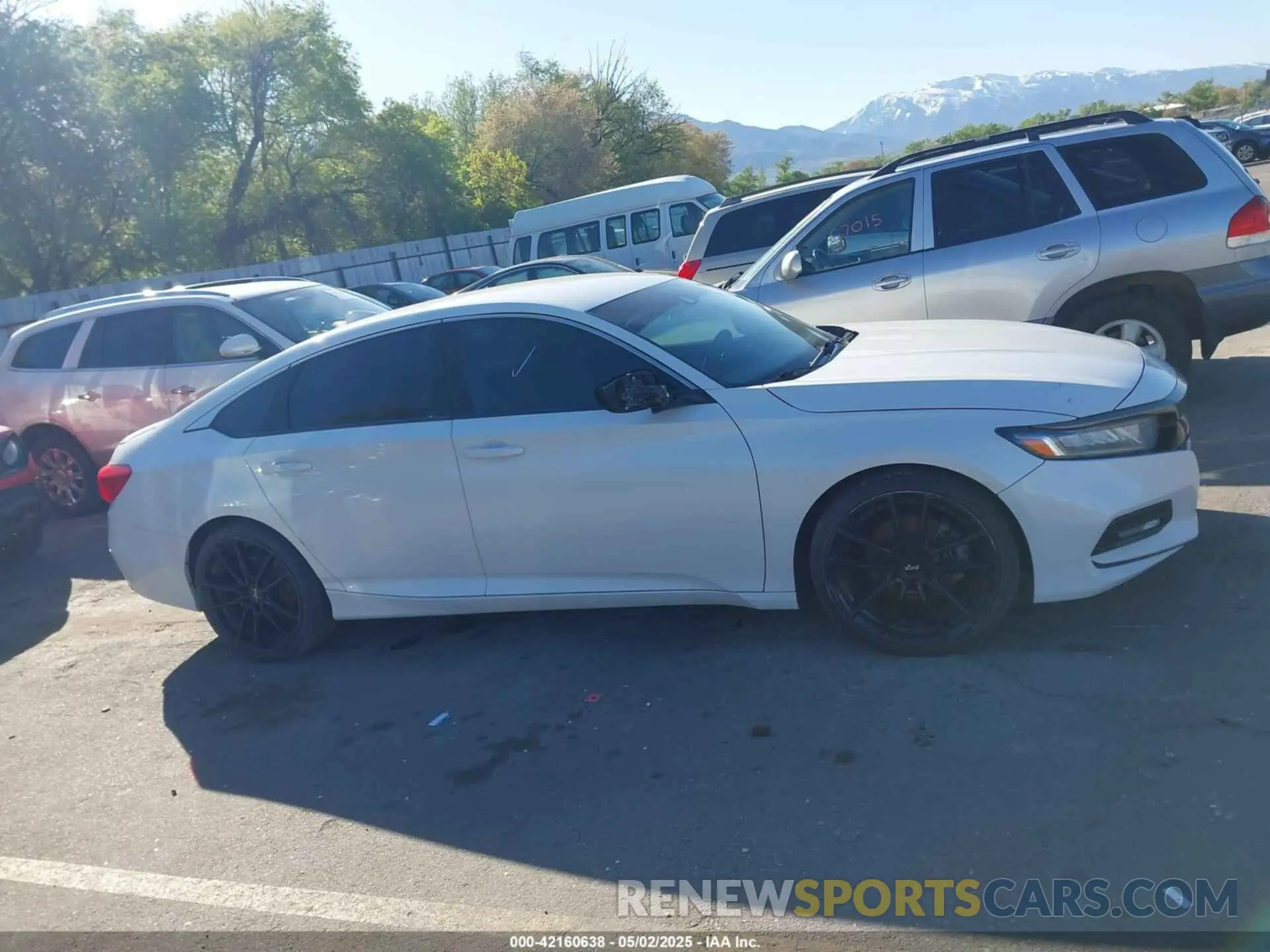 12 fotografías del automóvil dañado 1HGCV1F36KA041589 HONDA ACCORD 2019