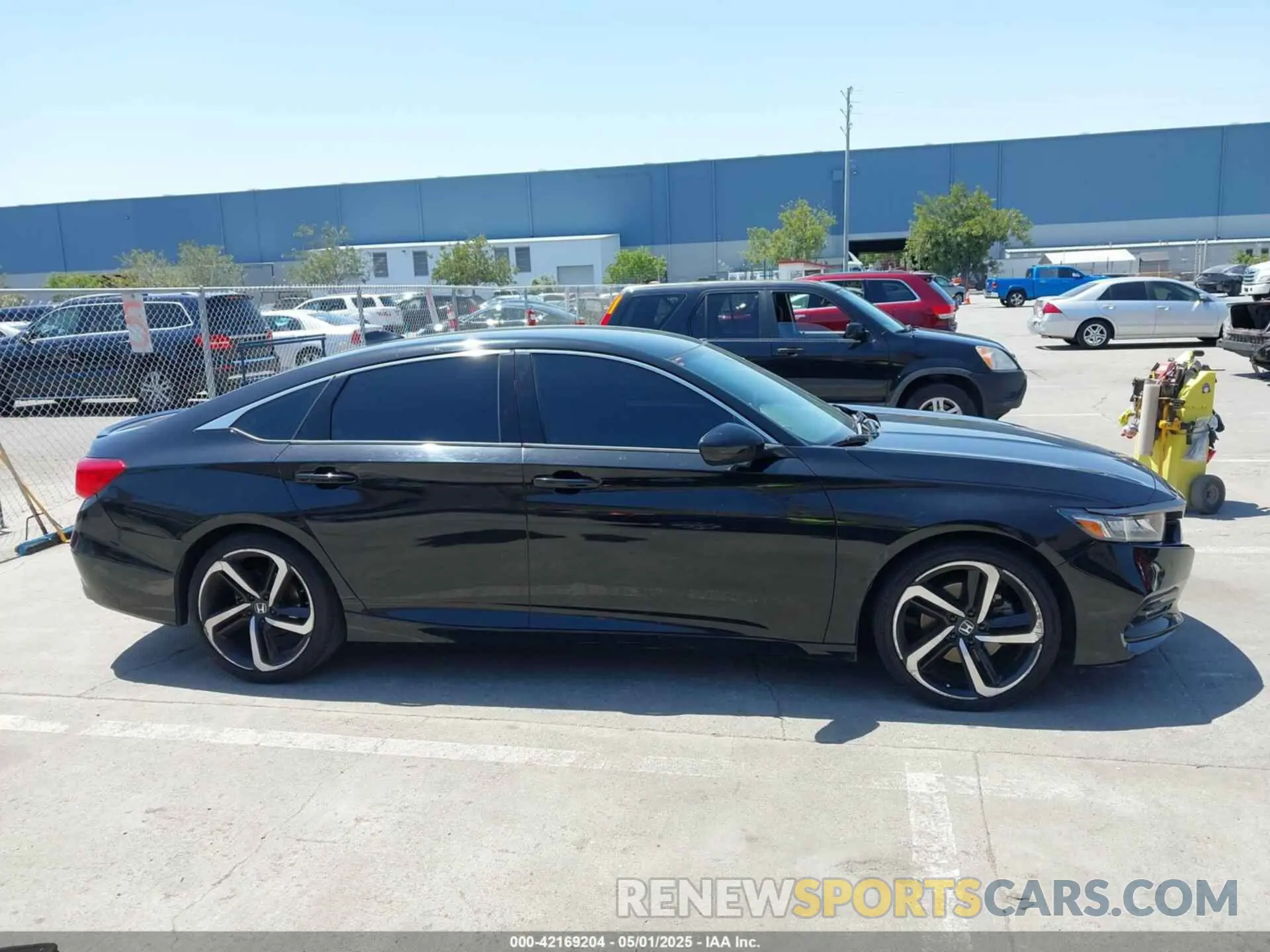 12 fotografías del automóvil dañado 1HGCV1F36KA079744 HONDA ACCORD 2019