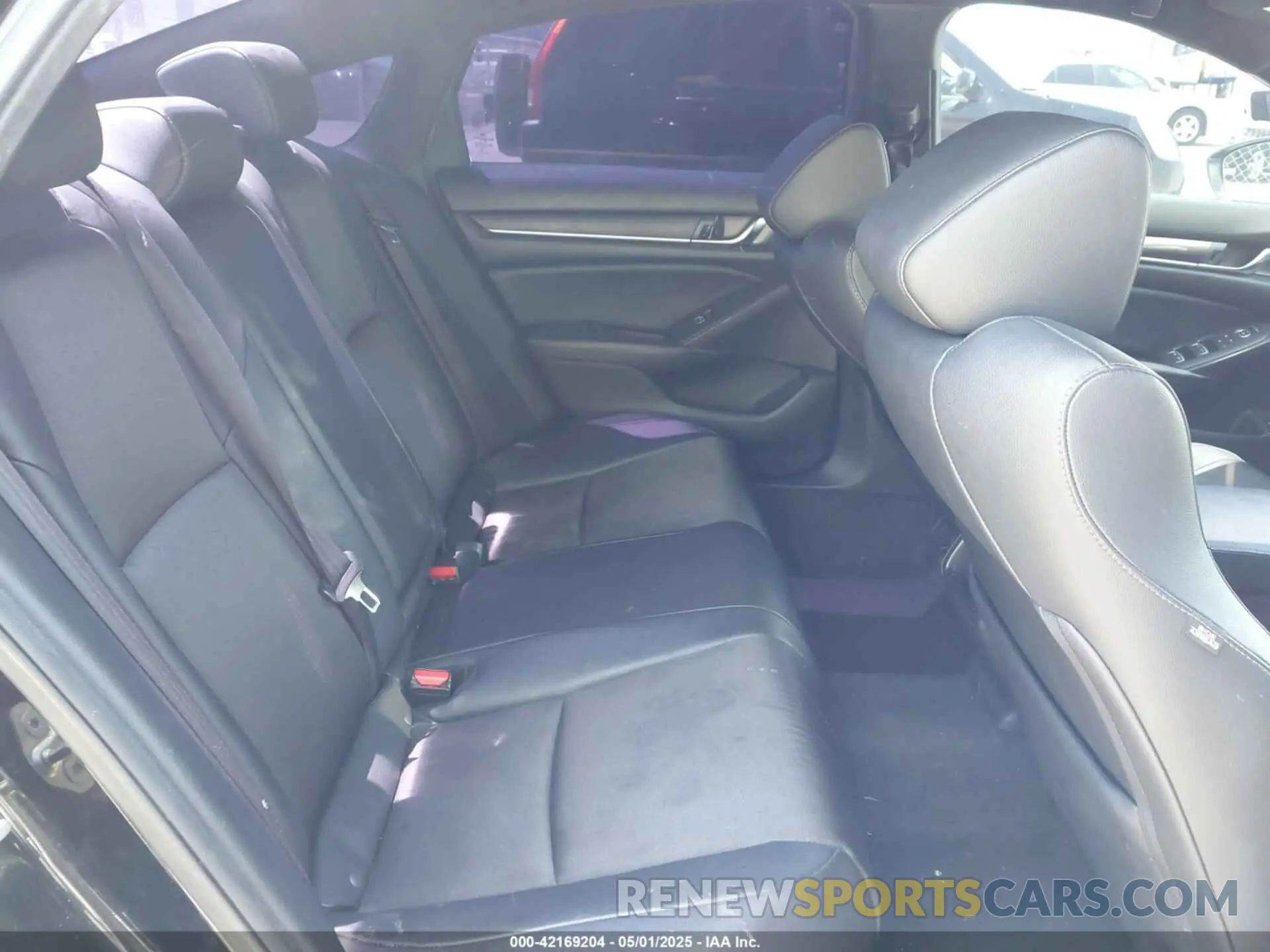 8 fotografías del automóvil dañado 1HGCV1F36KA079744 HONDA ACCORD 2019