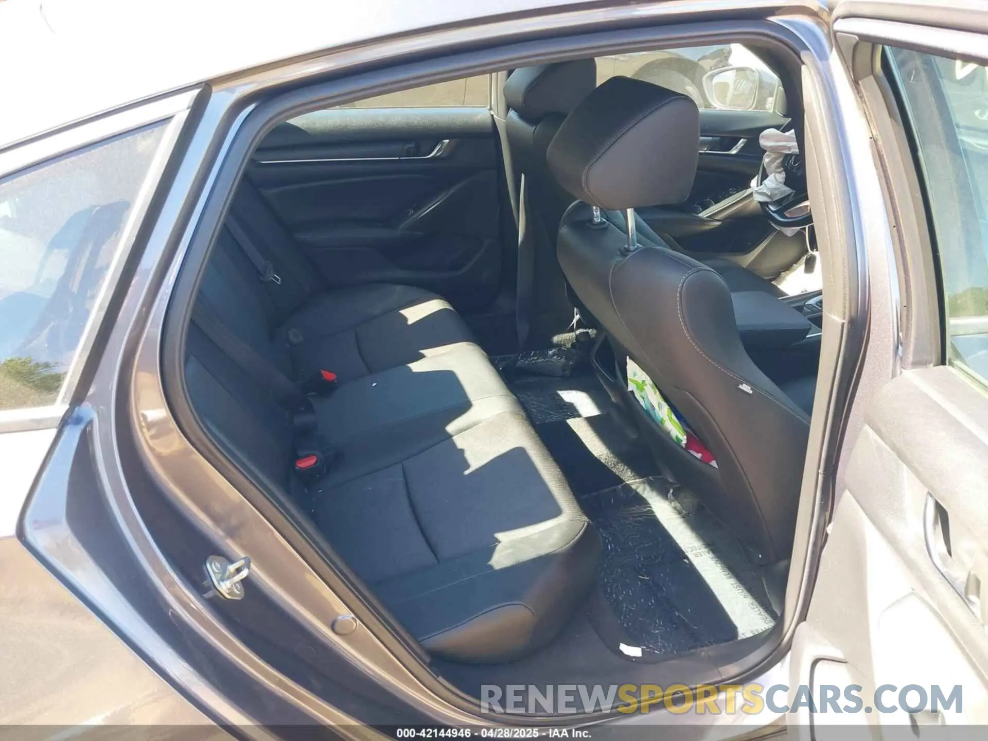 8 fotografías del automóvil dañado 1HGCV1F36KA153292 HONDA ACCORD 2019