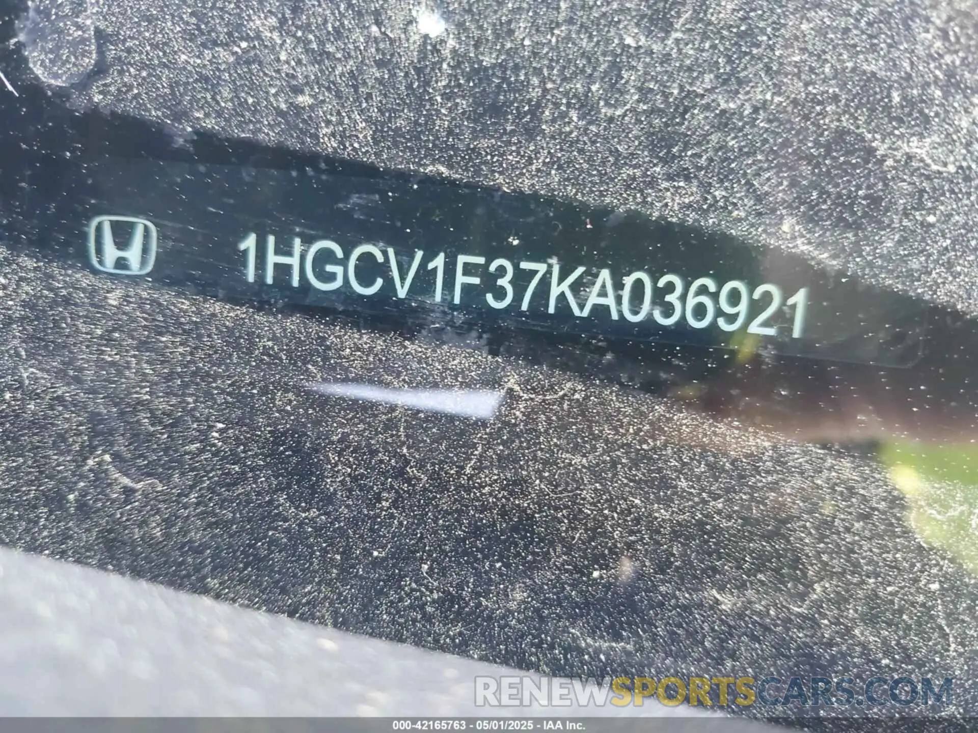 11 fotografías del automóvil dañado 1HGCV1F37KA036921 HONDA ACCORD 2019