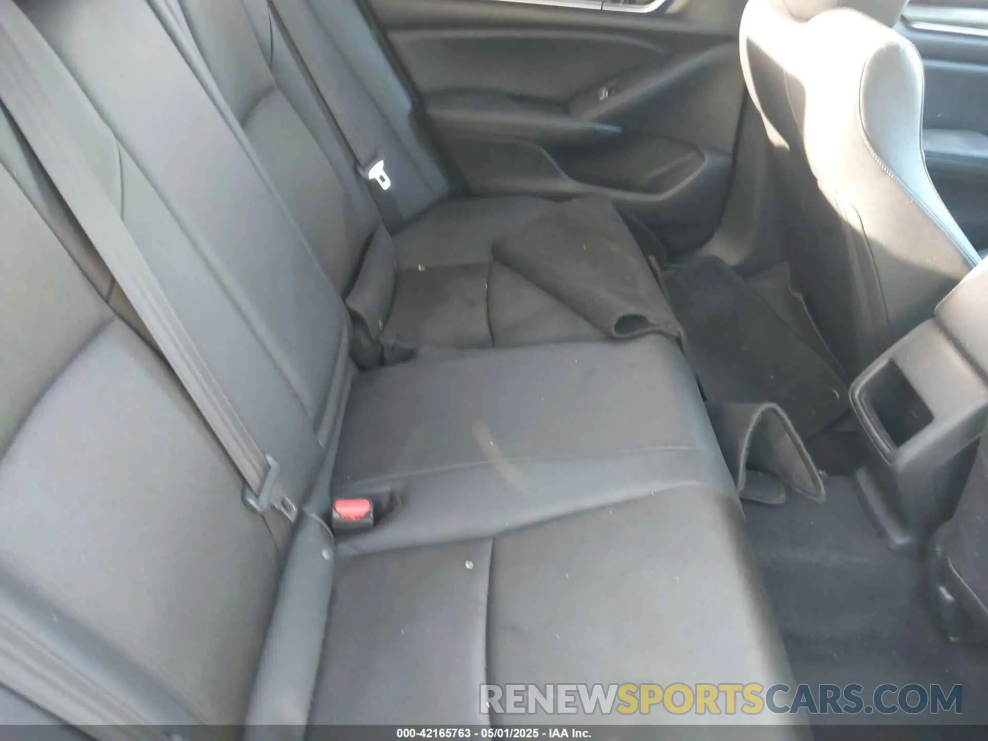 8 fotografías del automóvil dañado 1HGCV1F37KA036921 HONDA ACCORD 2019