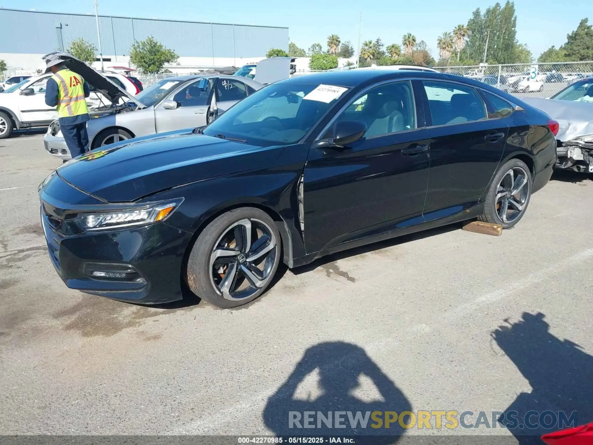 2 fotografías del automóvil dañado 1HGCV1F37KA073001 HONDA ACCORD 2019