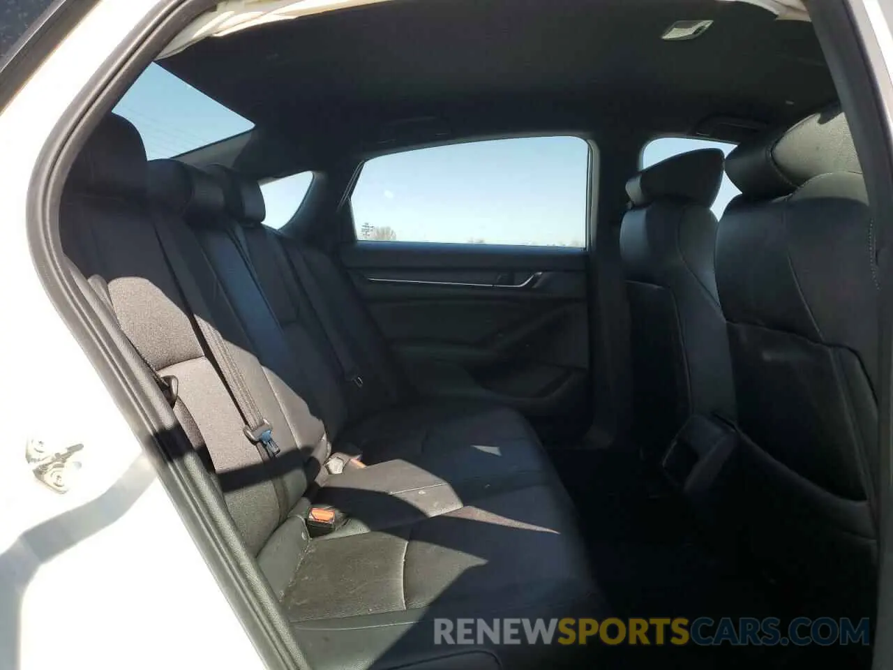 11 fotografías del automóvil dañado 1HGCV1F37KA112931 HONDA ACCORD 2019