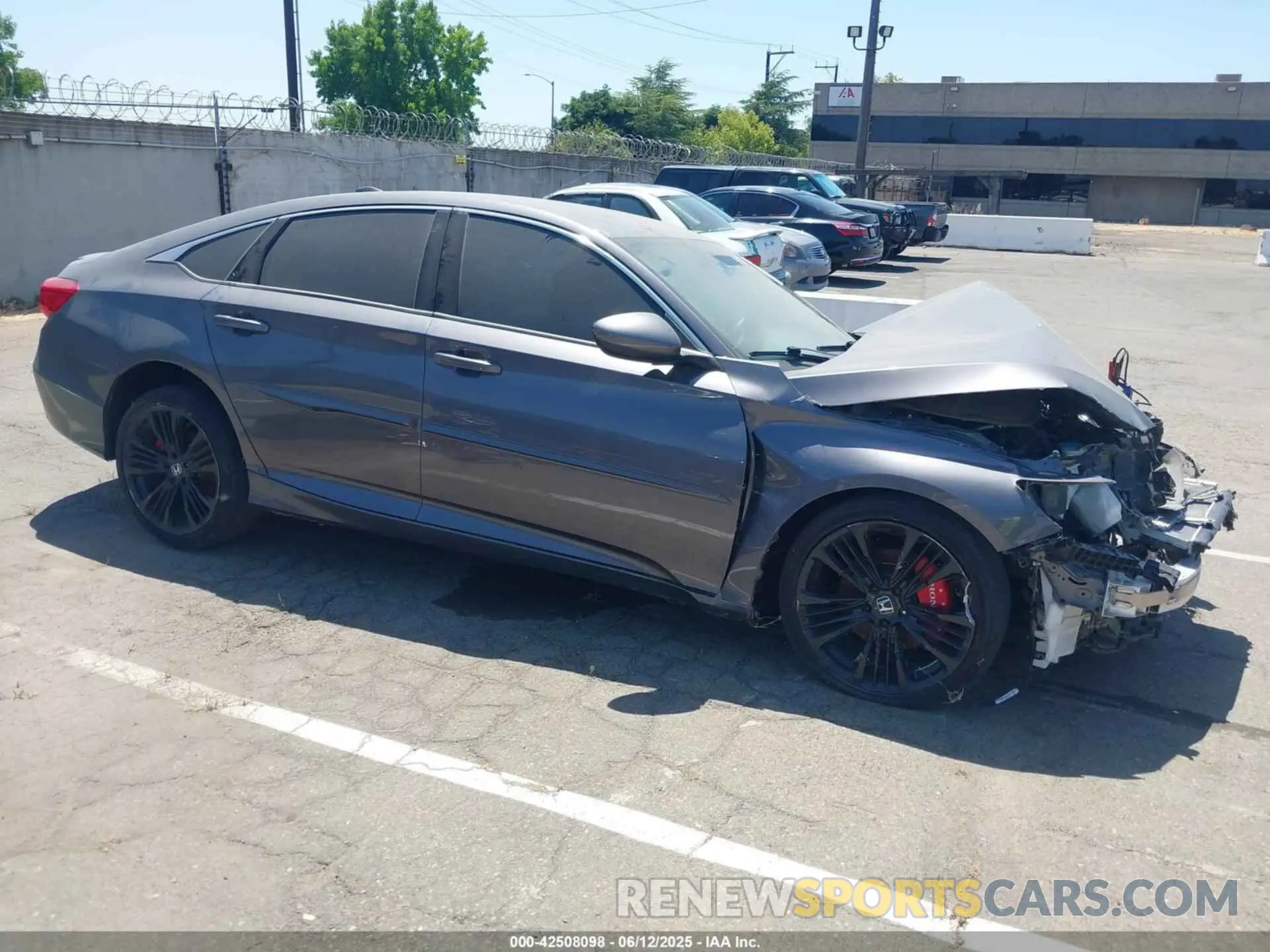 13 fotografías del automóvil dañado 1HGCV1F38KA063870 HONDA ACCORD 2019