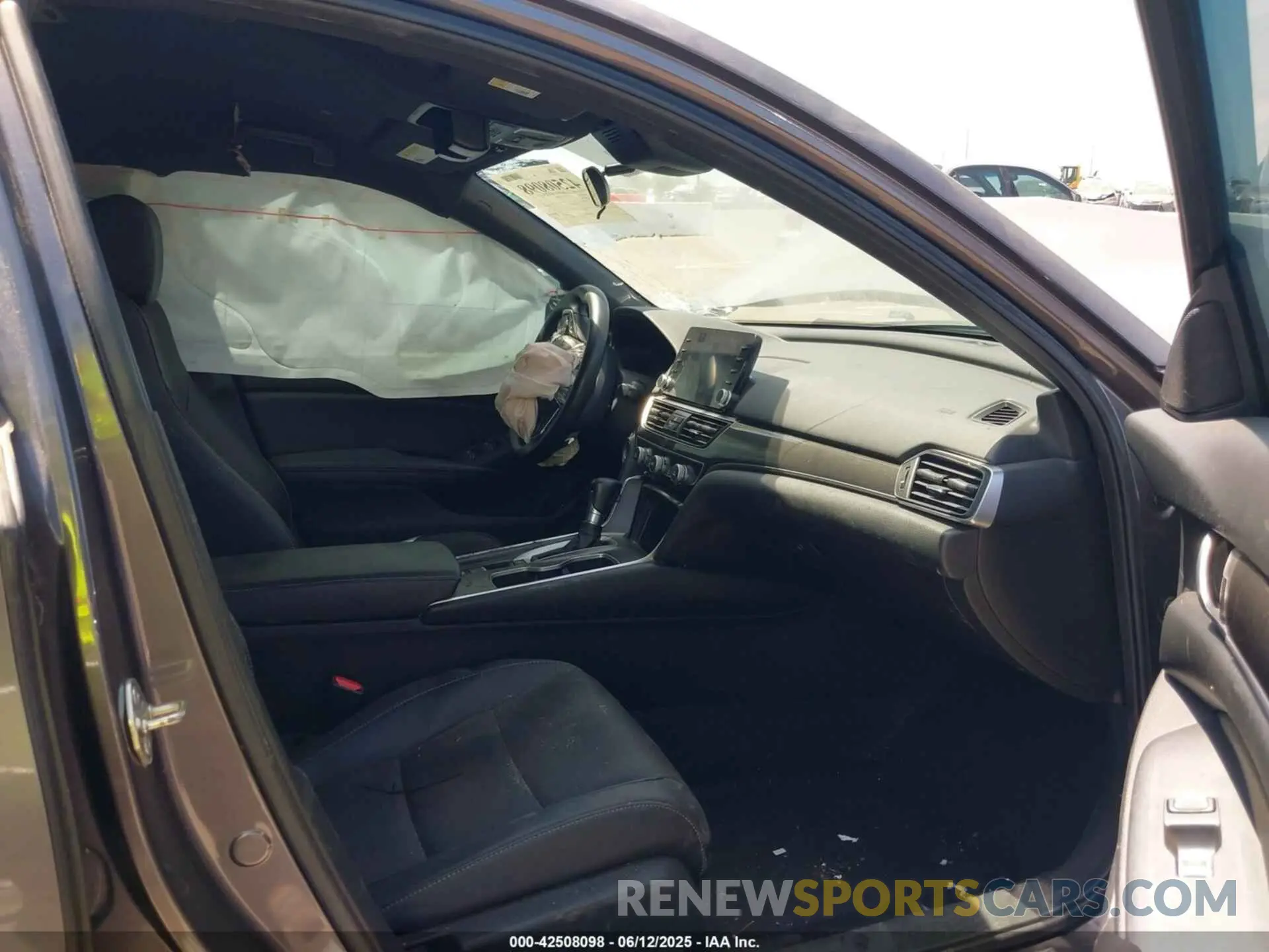 5 fotografías del automóvil dañado 1HGCV1F38KA063870 HONDA ACCORD 2019