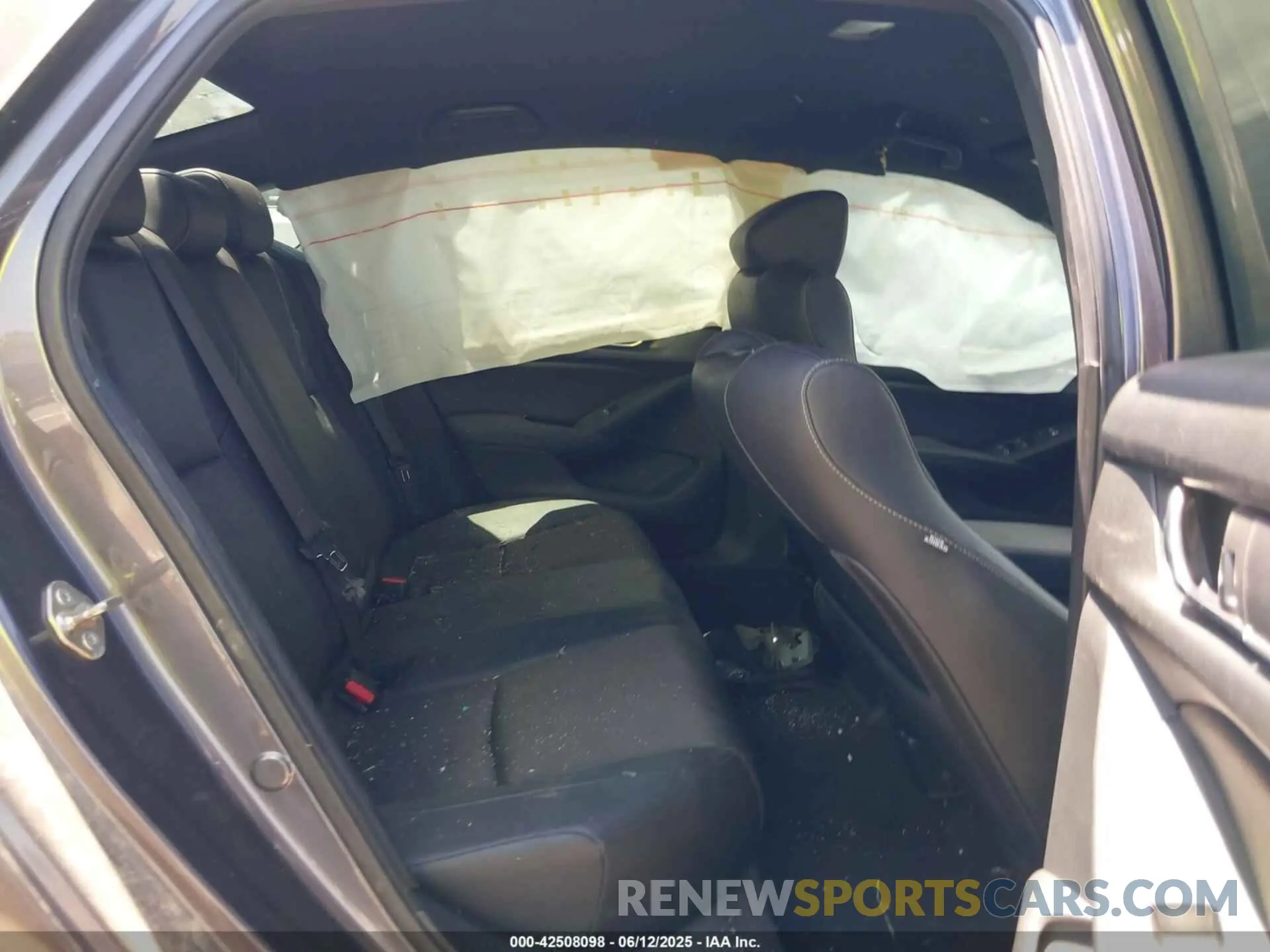 8 fotografías del automóvil dañado 1HGCV1F38KA063870 HONDA ACCORD 2019