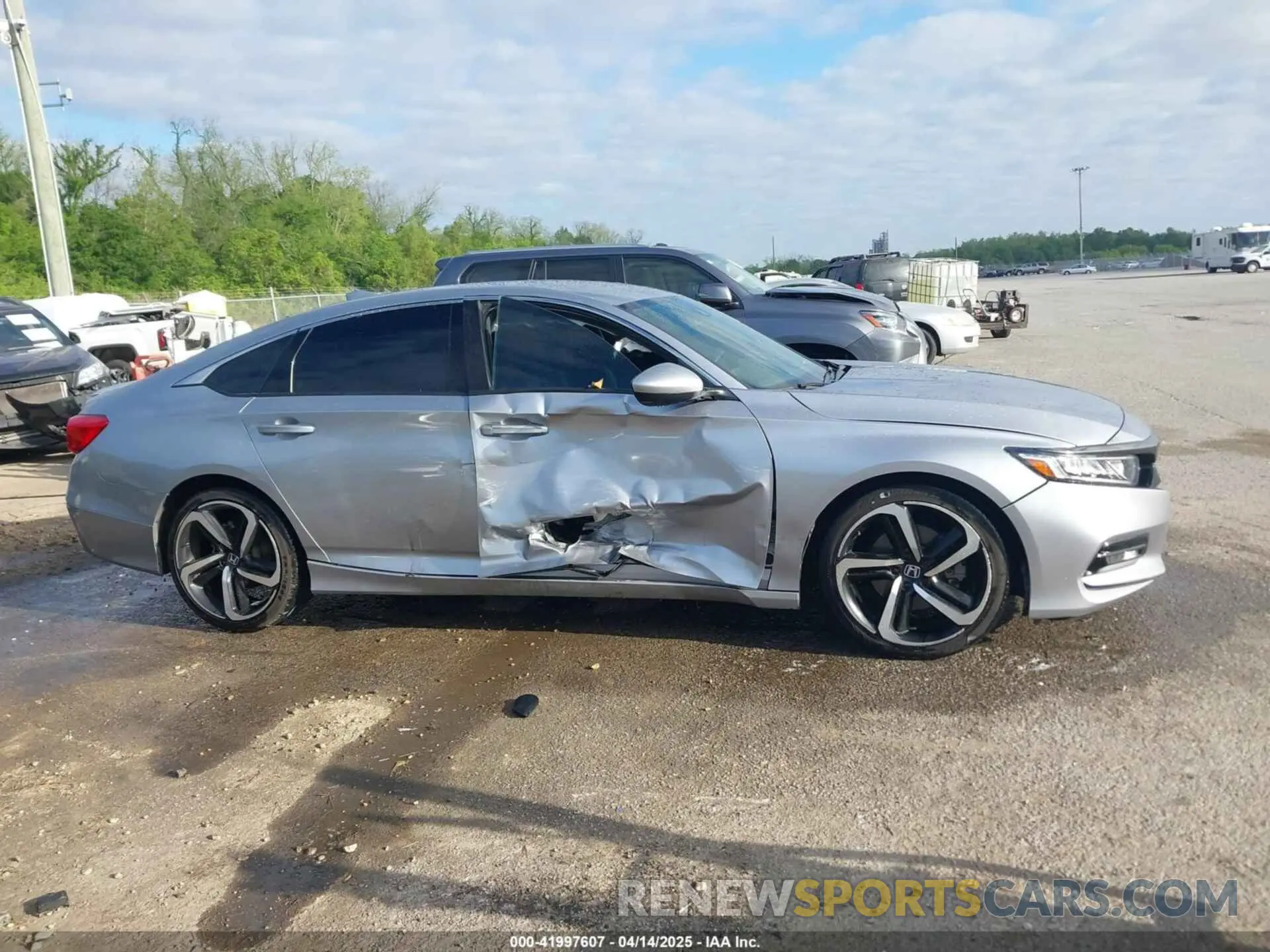 13 fotografías del automóvil dañado 1HGCV1F3XKA043815 HONDA ACCORD 2019