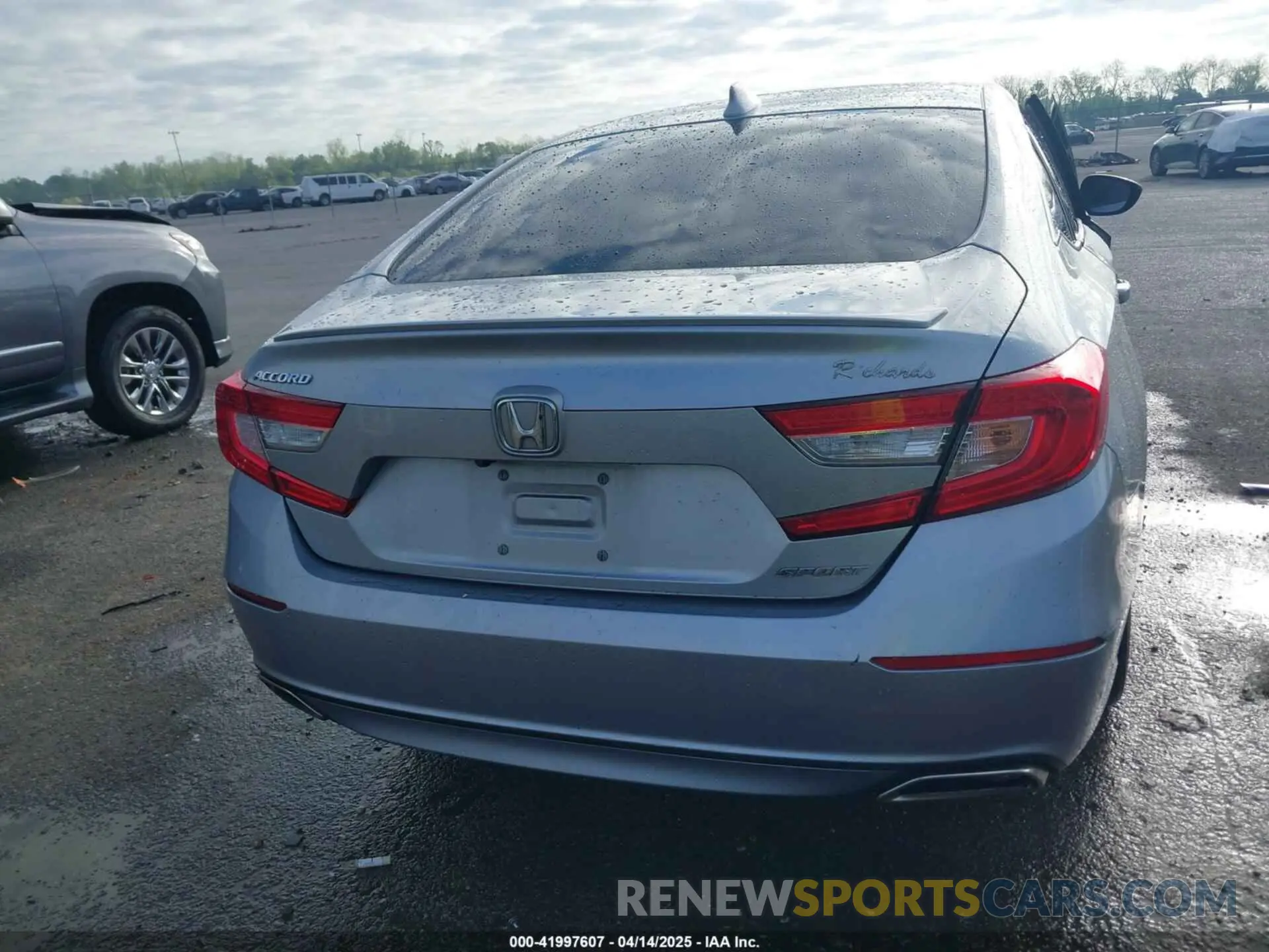16 fotografías del automóvil dañado 1HGCV1F3XKA043815 HONDA ACCORD 2019