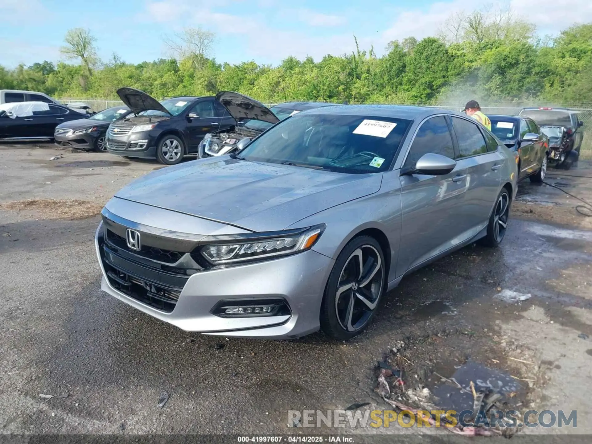 2 fotografías del automóvil dañado 1HGCV1F3XKA043815 HONDA ACCORD 2019