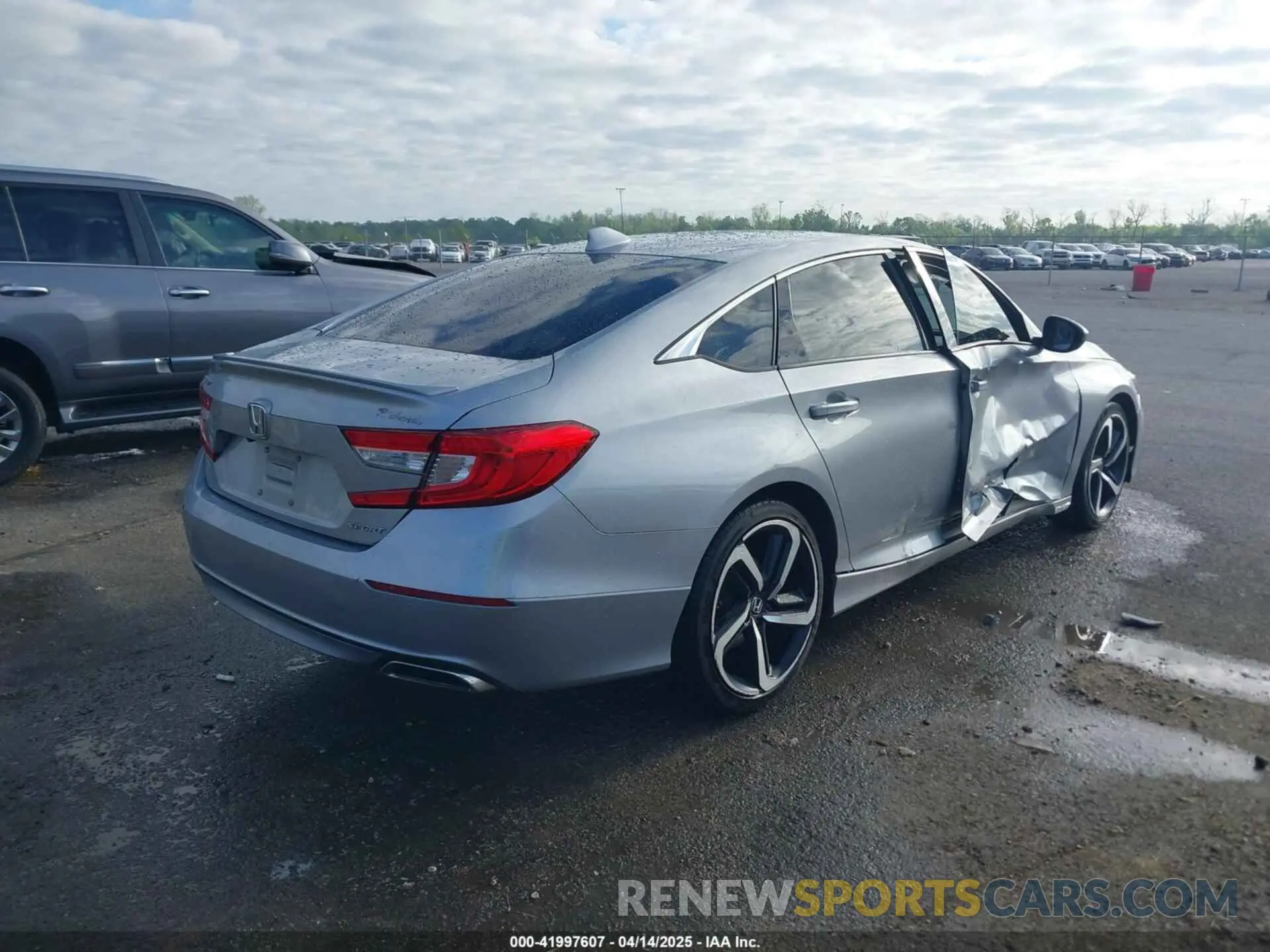 4 fotografías del automóvil dañado 1HGCV1F3XKA043815 HONDA ACCORD 2019