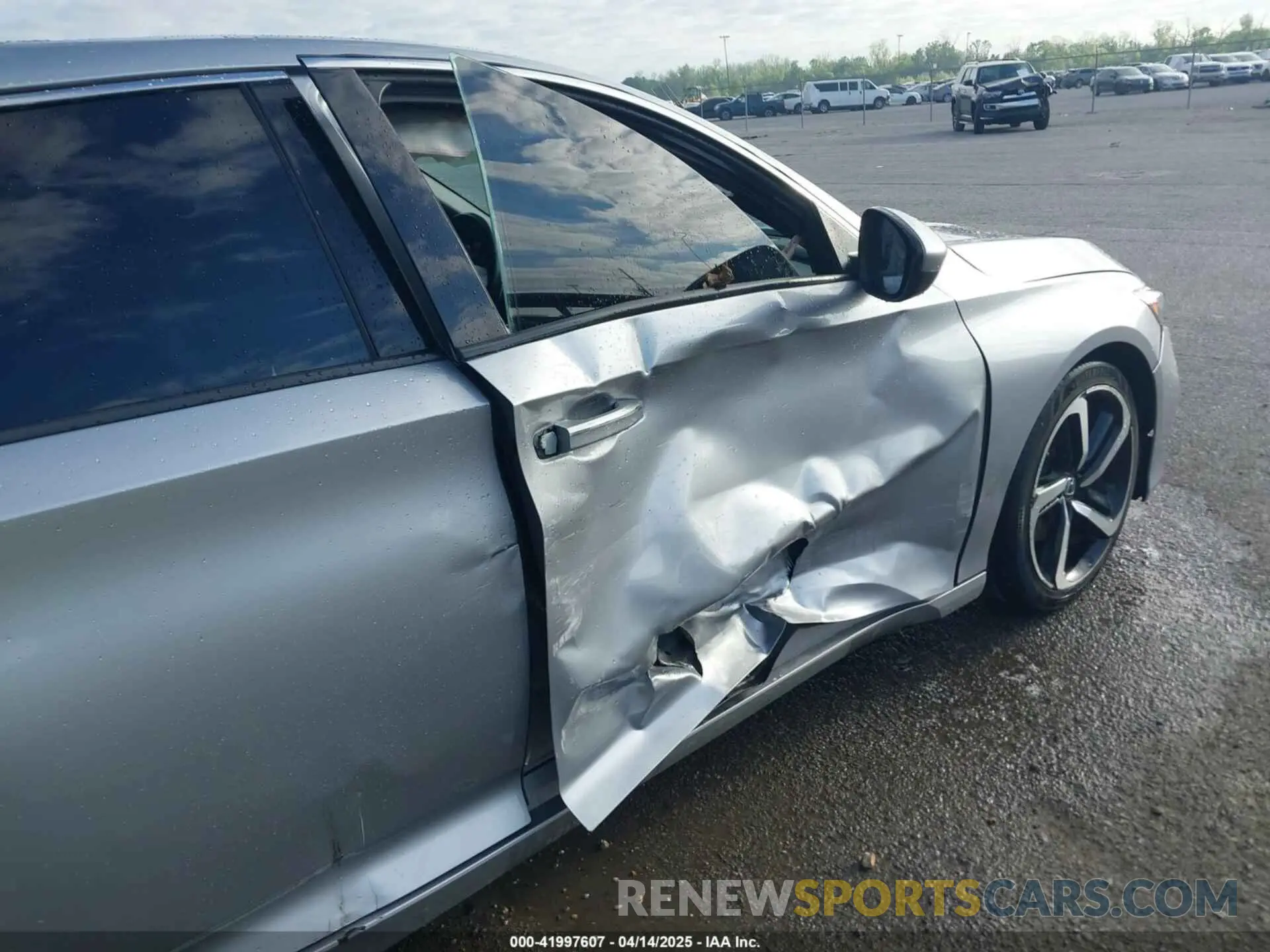 6 fotografías del automóvil dañado 1HGCV1F3XKA043815 HONDA ACCORD 2019