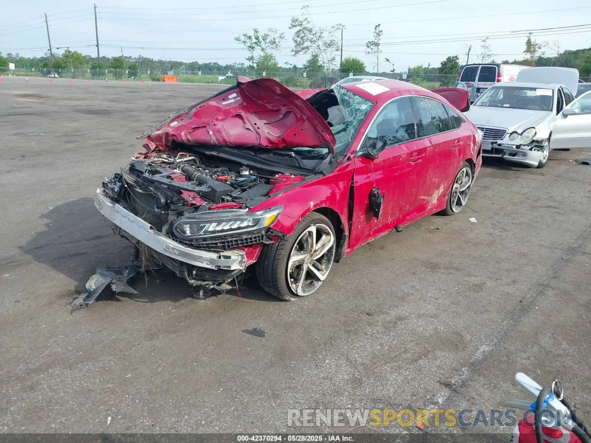 2 fotografías del automóvil dañado 1HGCV1F3XKA052501 HONDA ACCORD 2019