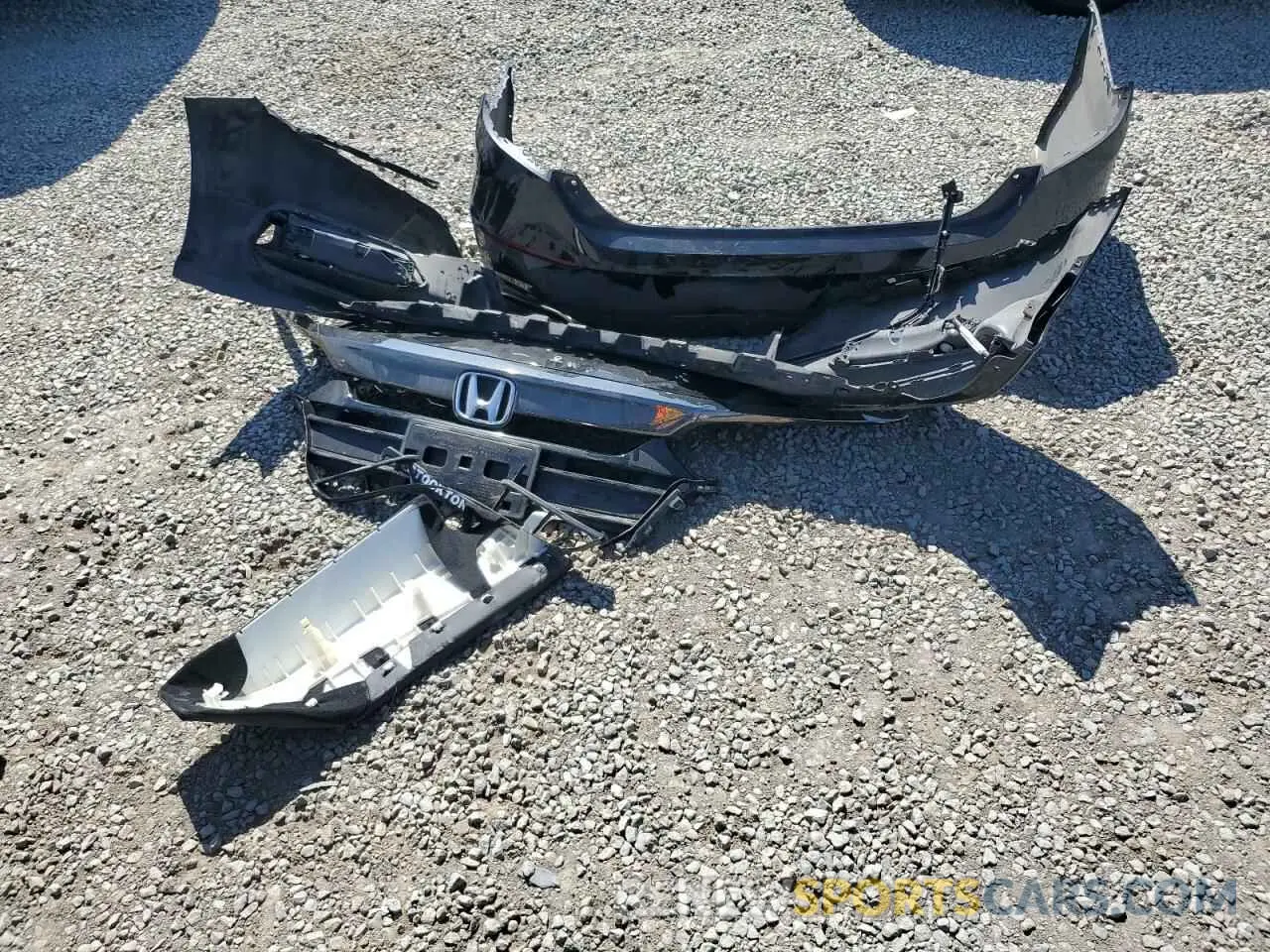 12 fotografías del automóvil dañado 1HGCV1F3XKA090777 HONDA ACCORD 2019