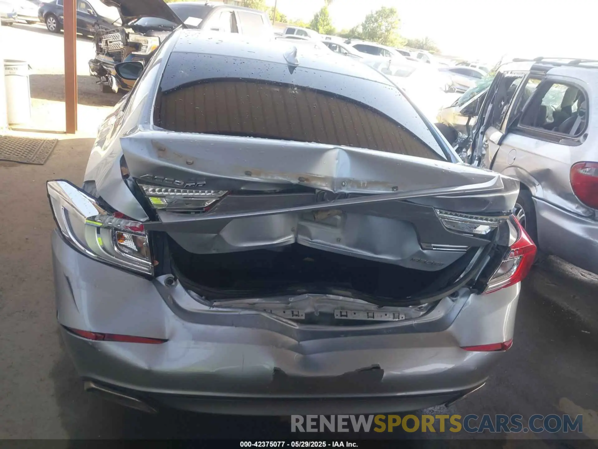 16 fotografías del automóvil dañado 1HGCV1F3XKA150198 HONDA ACCORD 2019