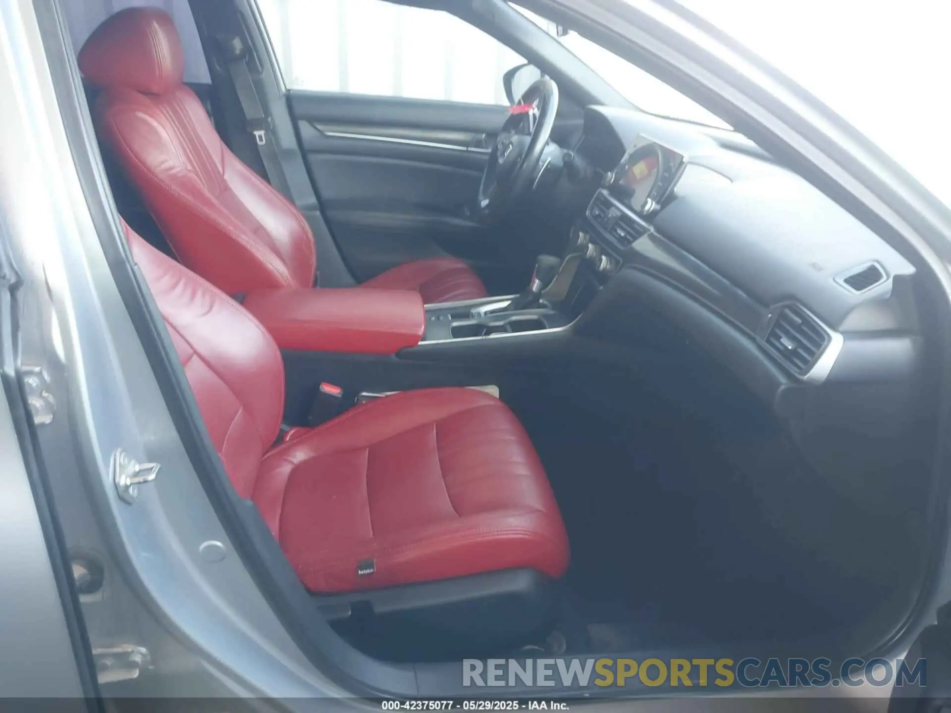 5 fotografías del automóvil dañado 1HGCV1F3XKA150198 HONDA ACCORD 2019