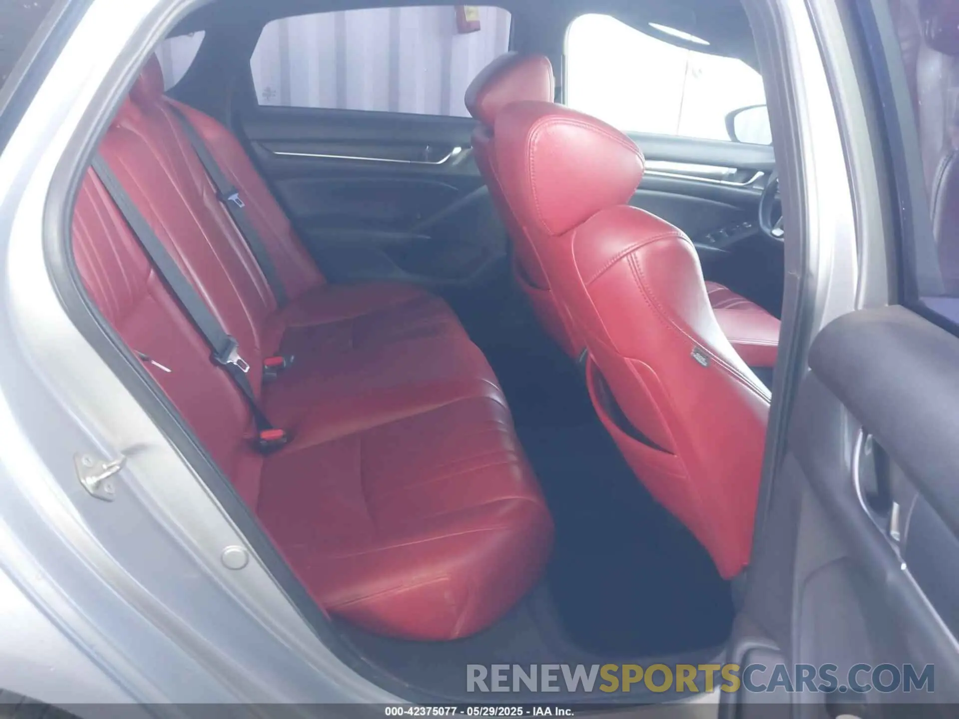 8 fotografías del automóvil dañado 1HGCV1F3XKA150198 HONDA ACCORD 2019
