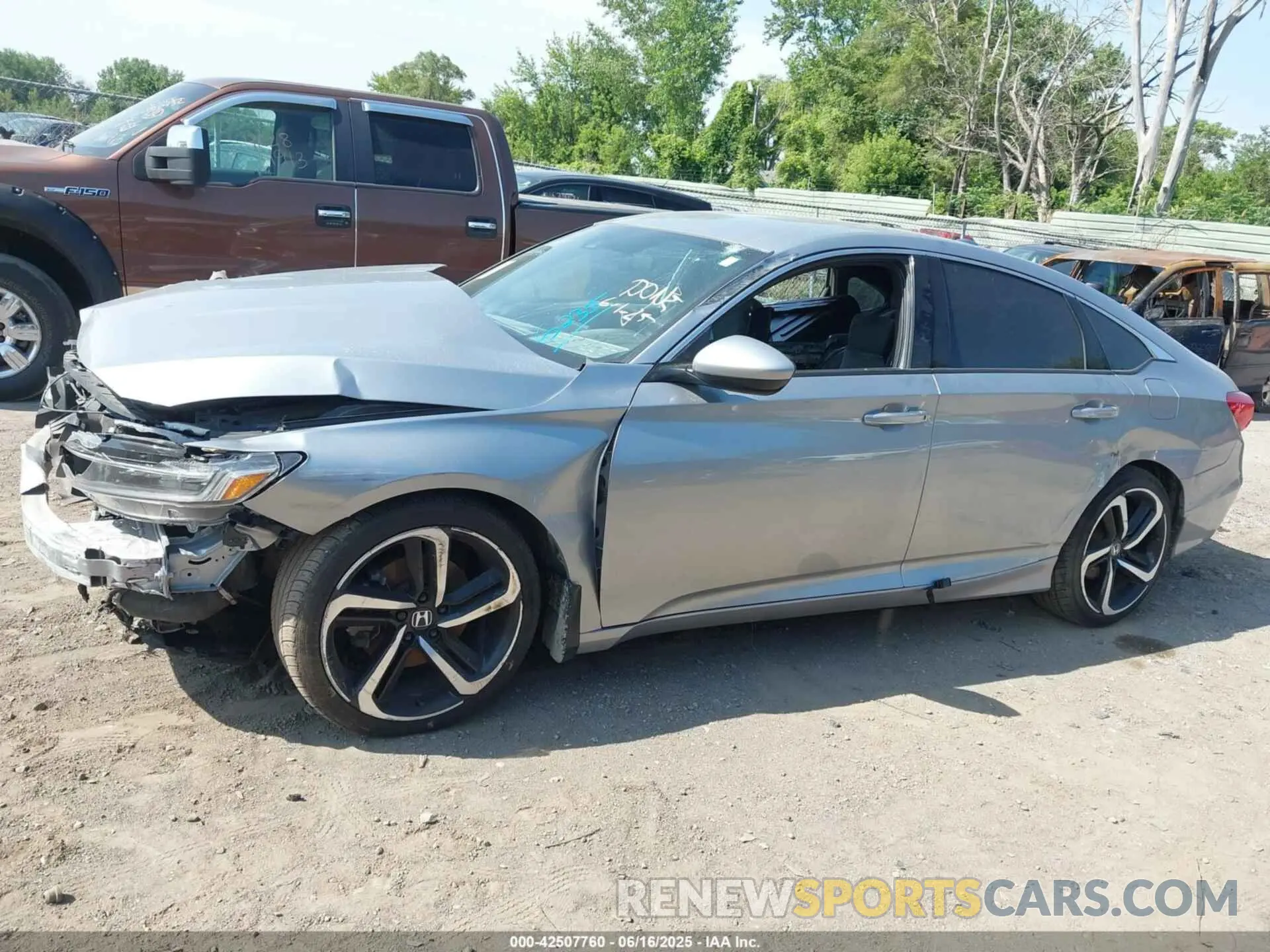 14 fotografías del automóvil dañado 1HGCV1F3XKA176235 HONDA ACCORD 2019