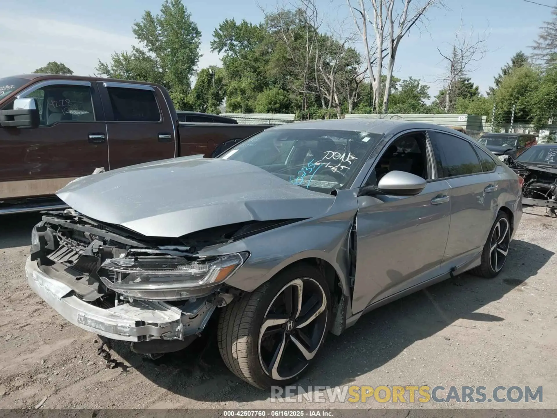 2 fotografías del automóvil dañado 1HGCV1F3XKA176235 HONDA ACCORD 2019