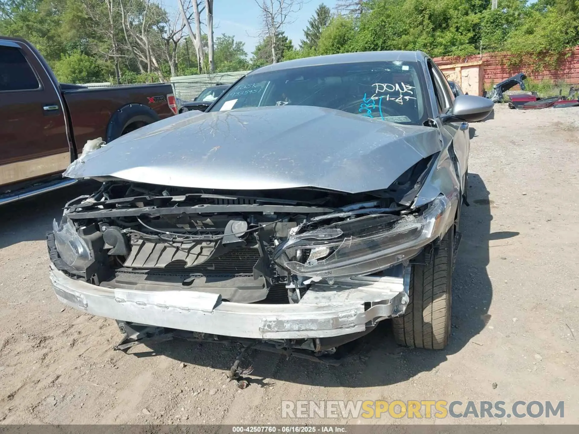 6 fotografías del automóvil dañado 1HGCV1F3XKA176235 HONDA ACCORD 2019