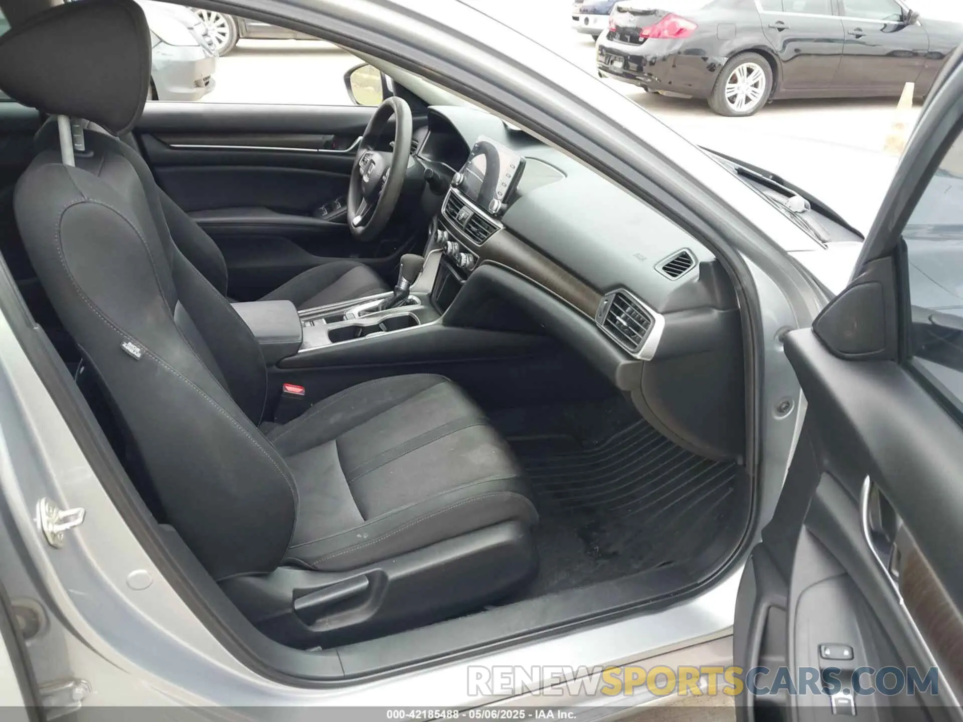 5 fotografías del automóvil dañado 1HGCV1F42KA095741 HONDA ACCORD 2019