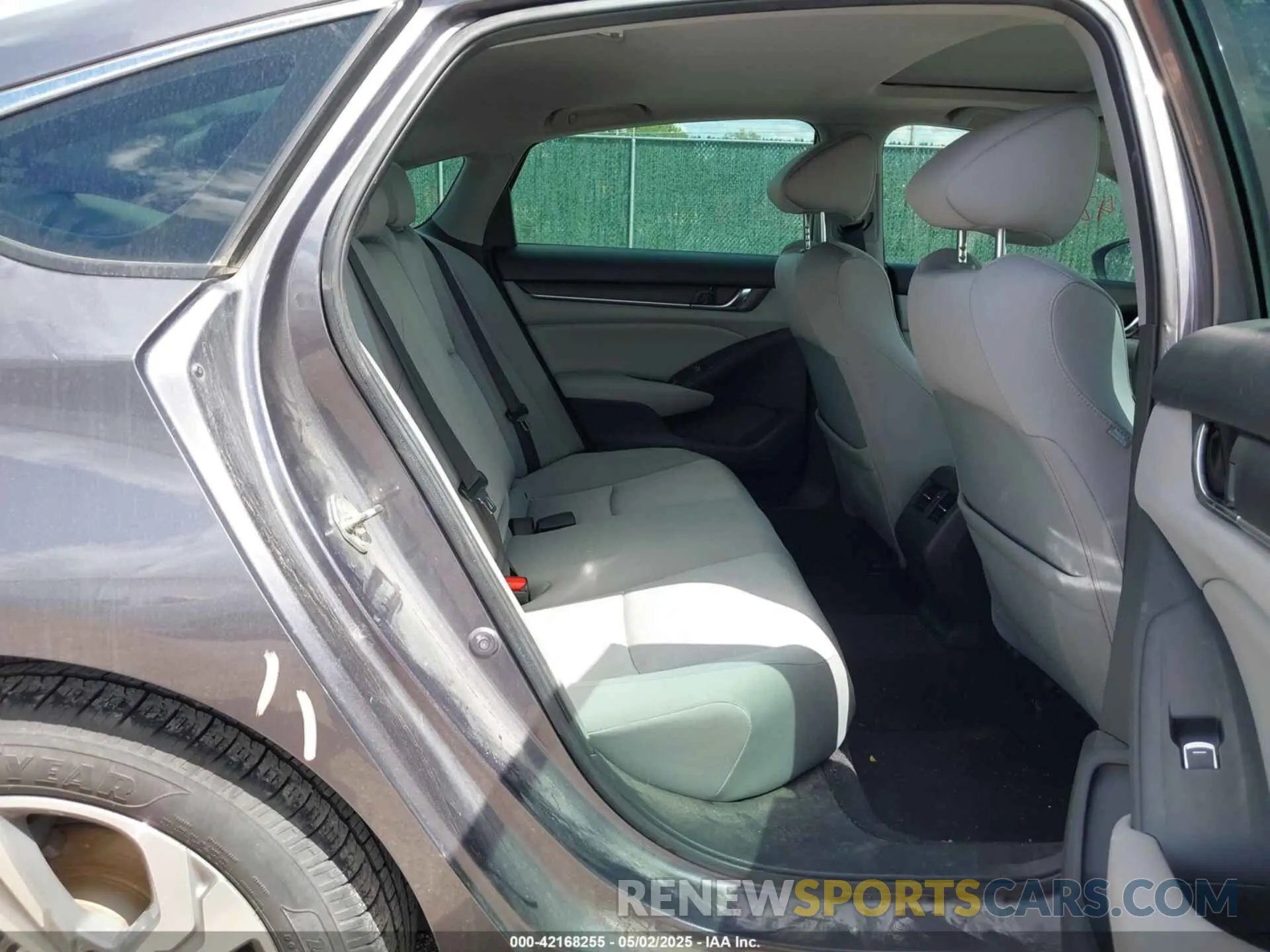 8 fotografías del automóvil dañado 1HGCV1F44KA008325 HONDA ACCORD 2019
