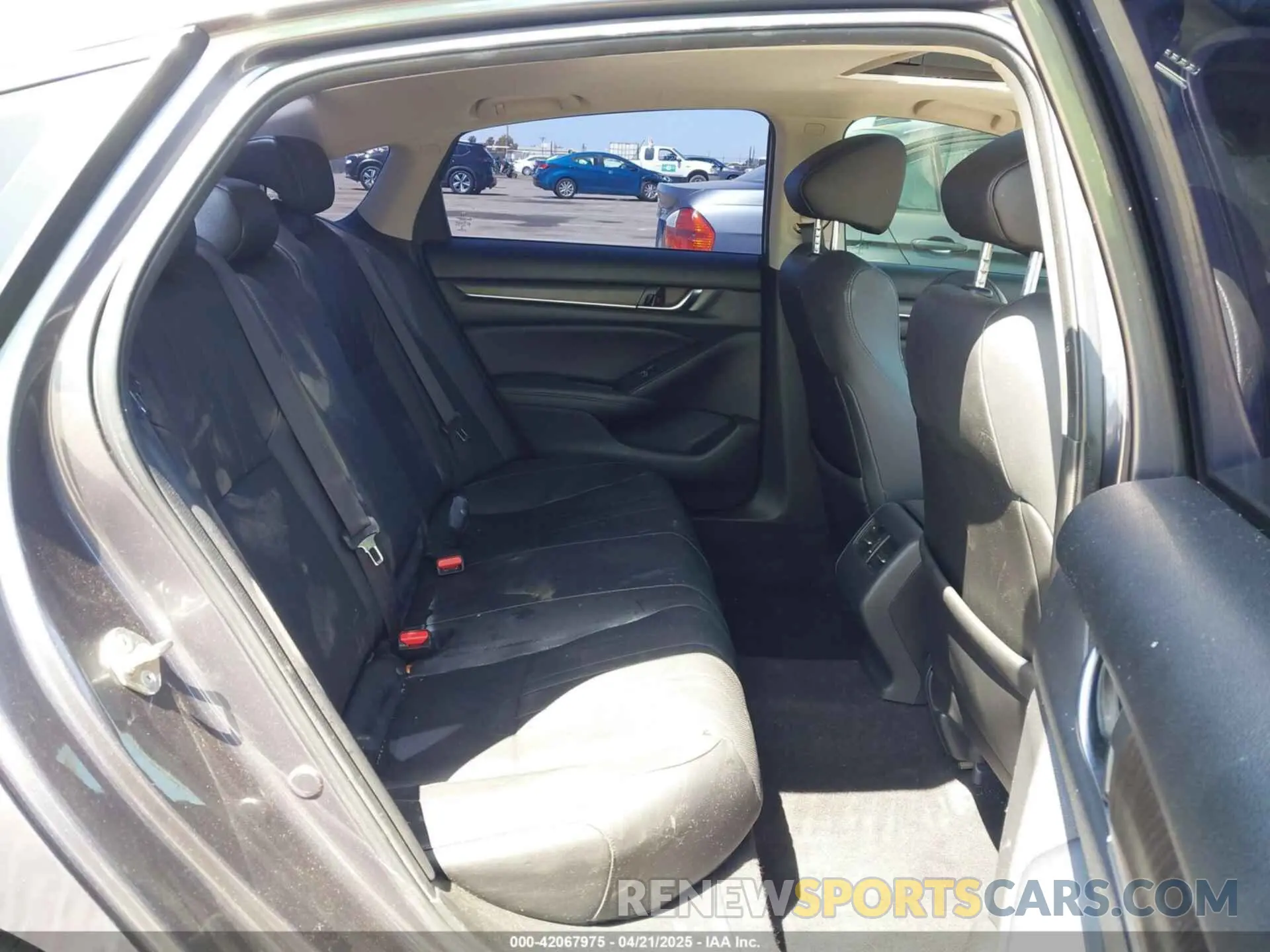 8 fotografías del automóvil dañado 1HGCV1F50KA078204 HONDA ACCORD 2019