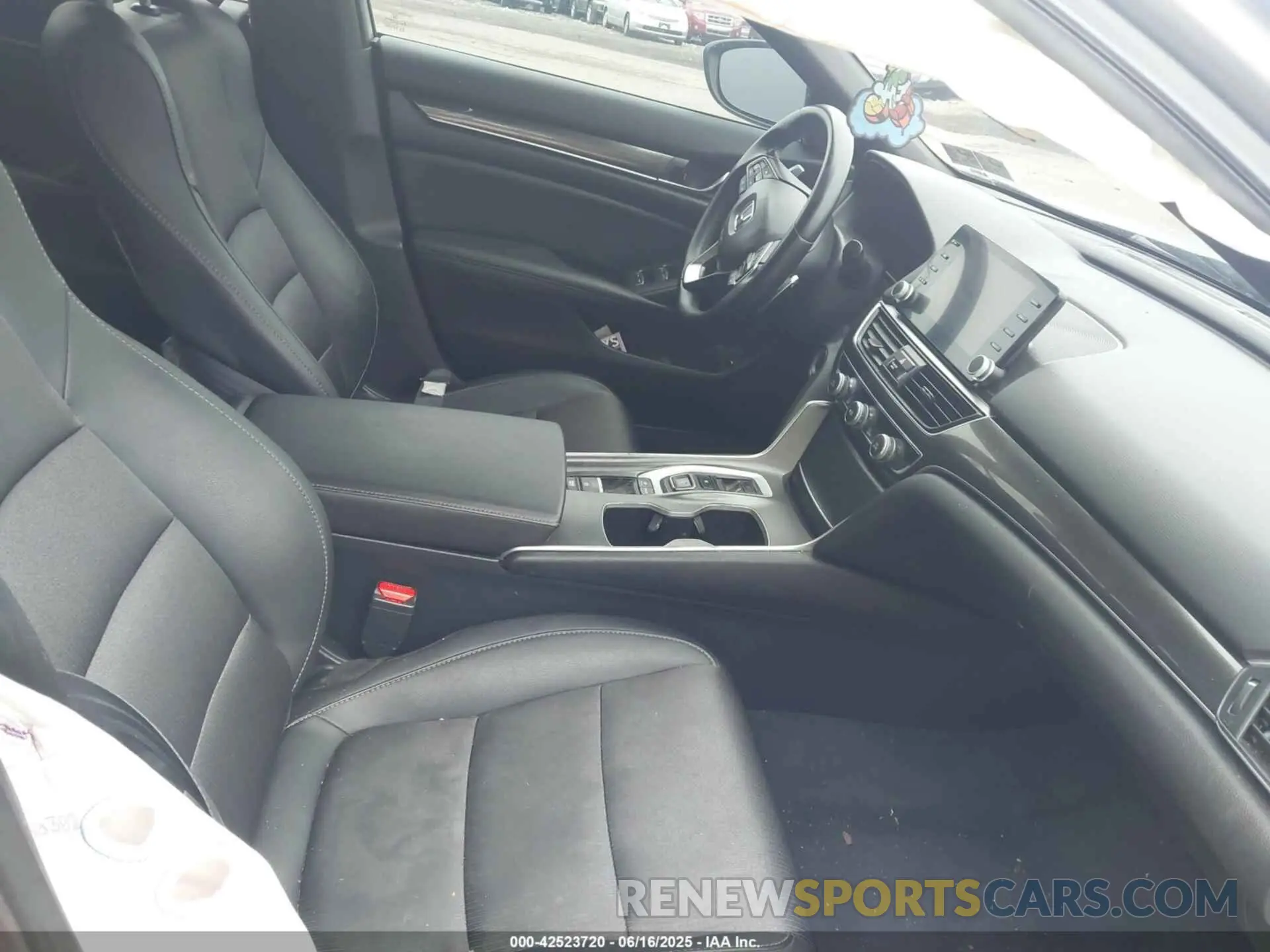 5 fotografías del automóvil dañado 1HGCV2F31KA028710 HONDA ACCORD 2019