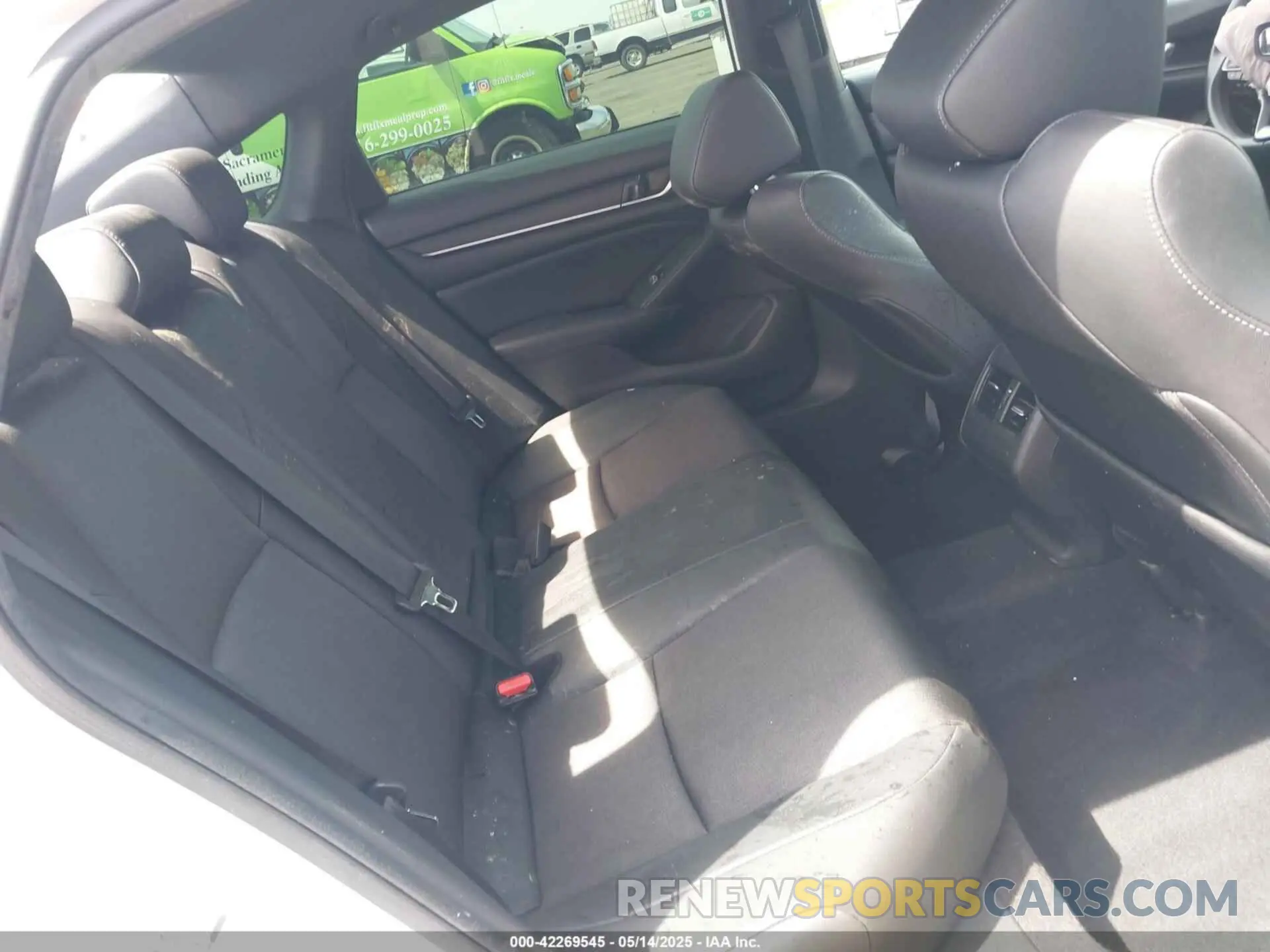 8 fotografías del automóvil dañado 1HGCV2F31KA032692 HONDA ACCORD 2019