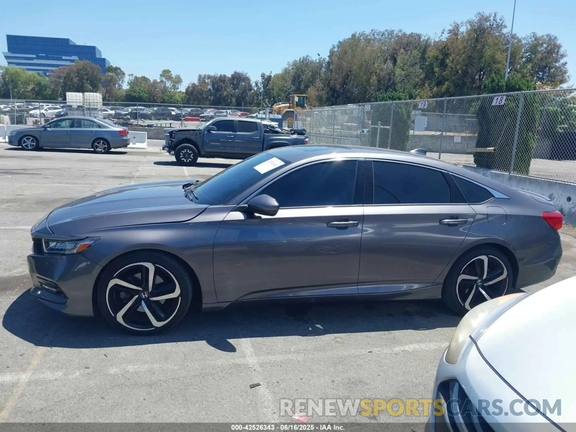 14 fotografías del automóvil dañado 1HGCV2F32KA015416 HONDA ACCORD 2019