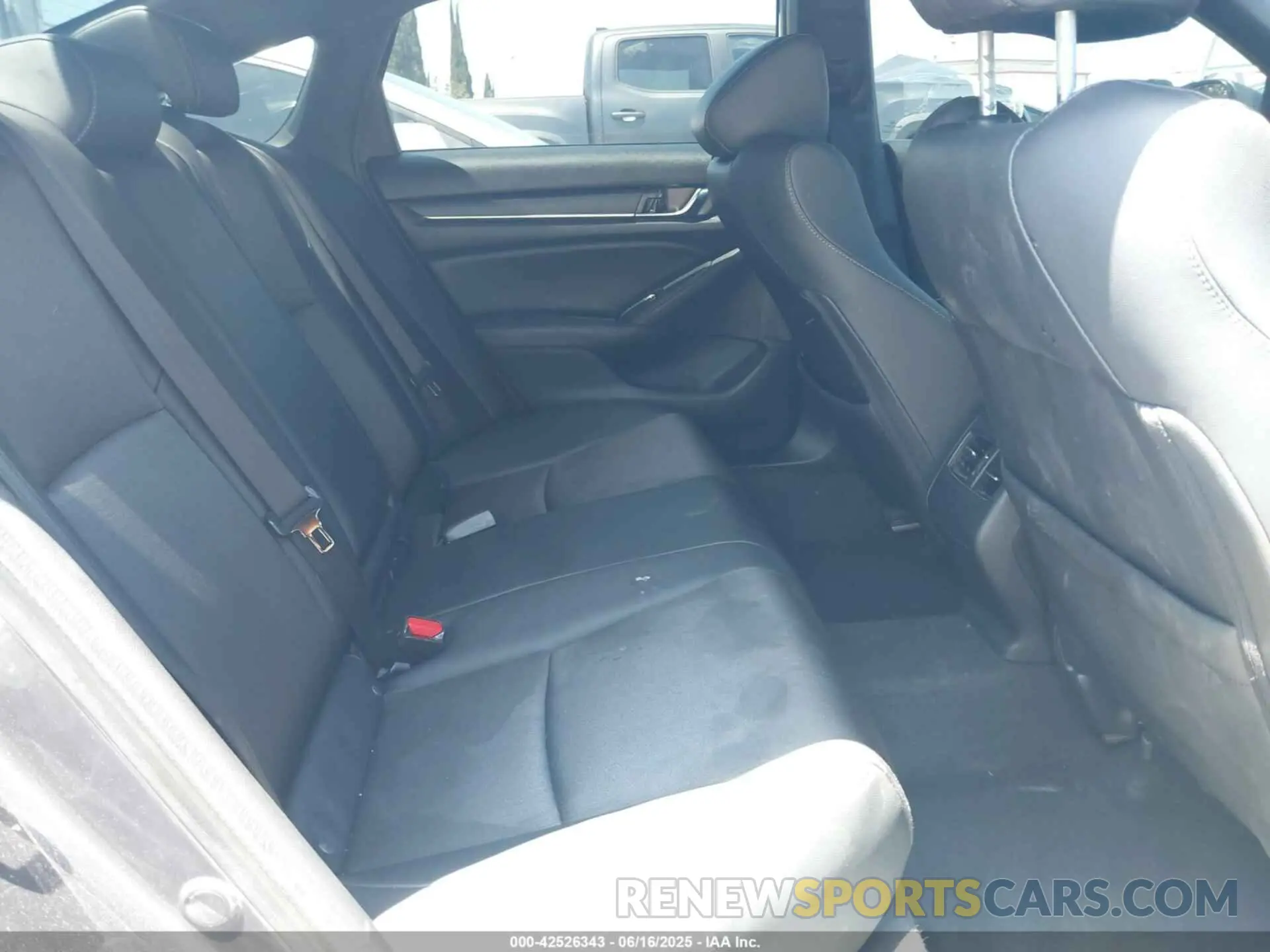 8 fotografías del automóvil dañado 1HGCV2F32KA015416 HONDA ACCORD 2019