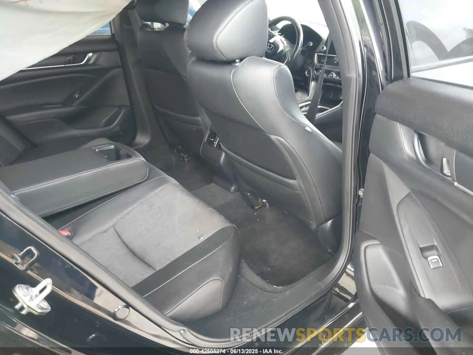 8 fotografías del automóvil dañado 1HGCV2F37KA021812 HONDA ACCORD 2019