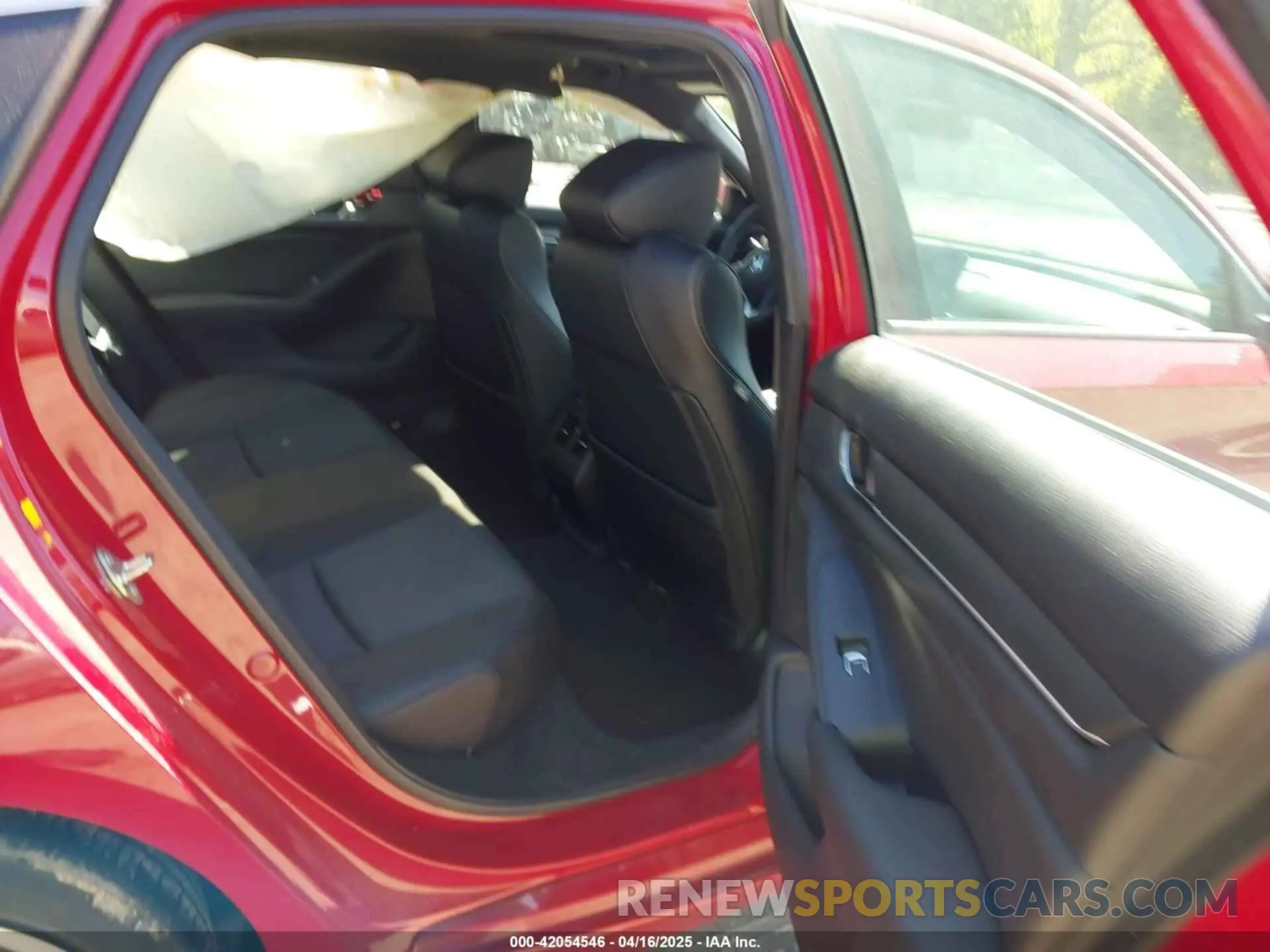8 fotografías del automóvil dañado 1HGCV2F37KA027724 HONDA ACCORD 2019