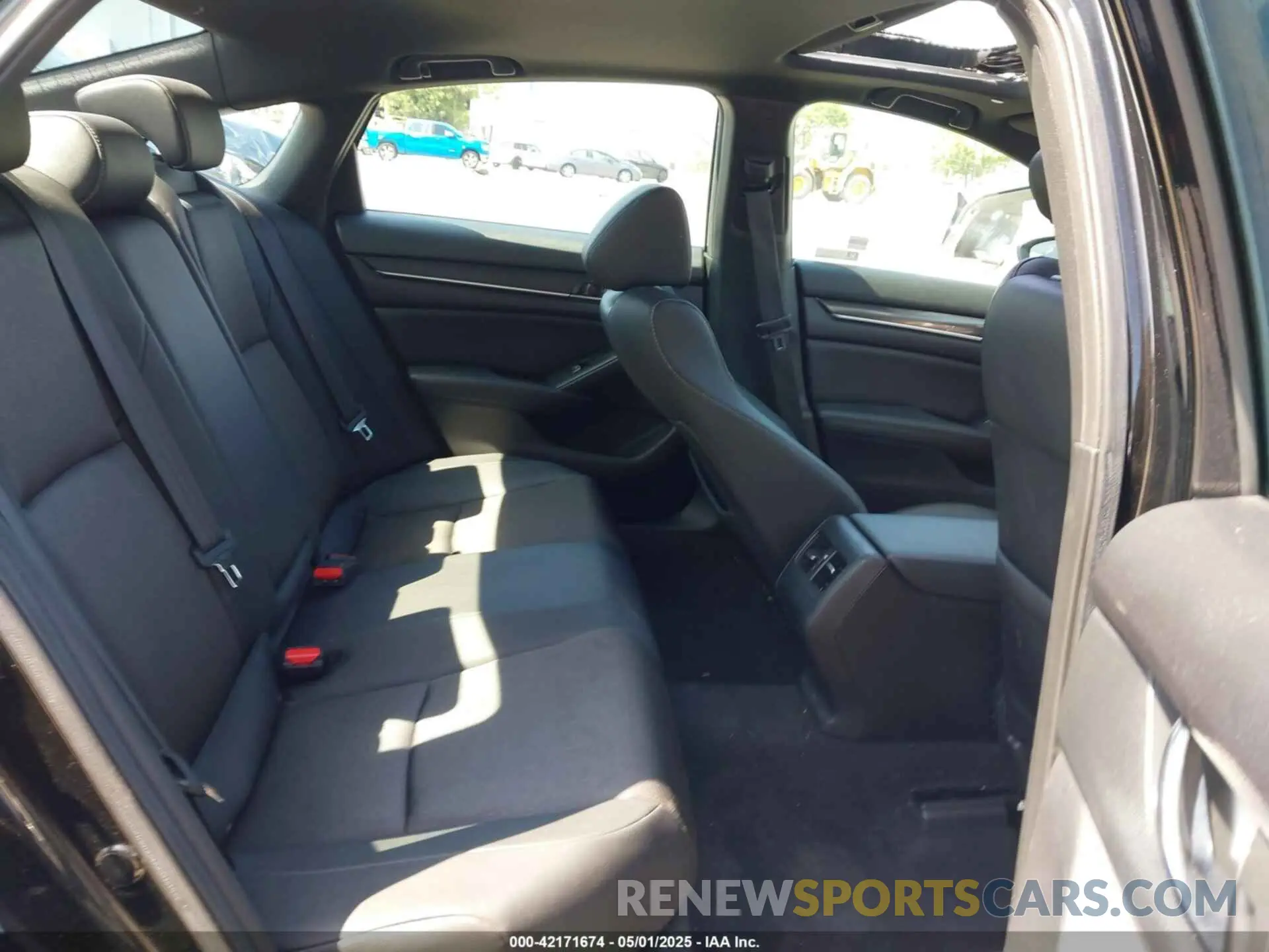 8 fotografías del automóvil dañado 1HGCV2F3XKA020069 HONDA ACCORD 2019