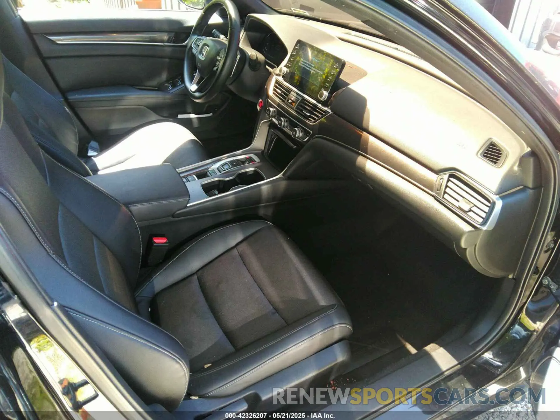 5 fotografías del automóvil dañado 1HGCV2F3XKA022582 HONDA ACCORD 2019