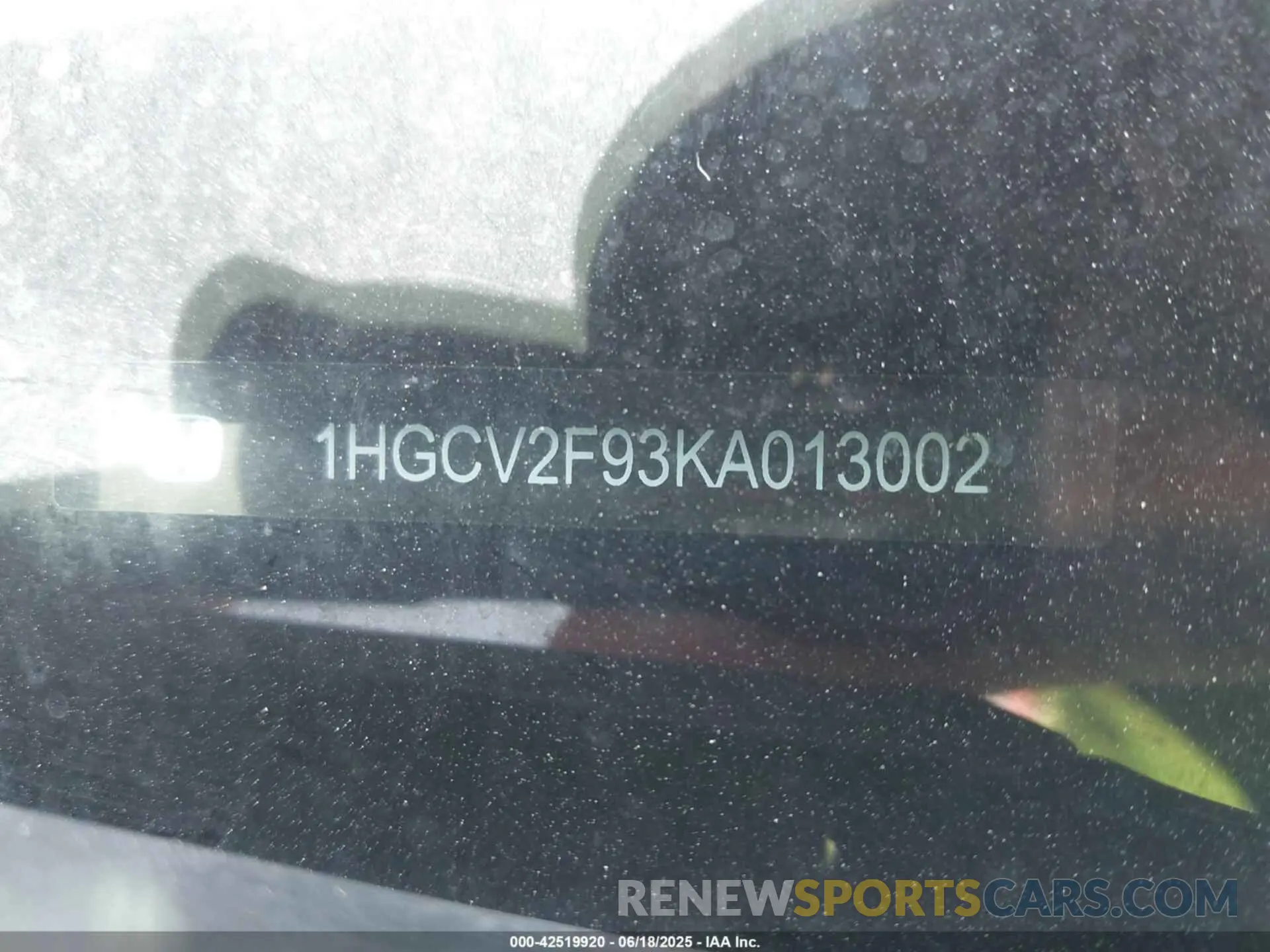 14 fotografías del automóvil dañado 1HGCV2F93KA013002 HONDA ACCORD 2019