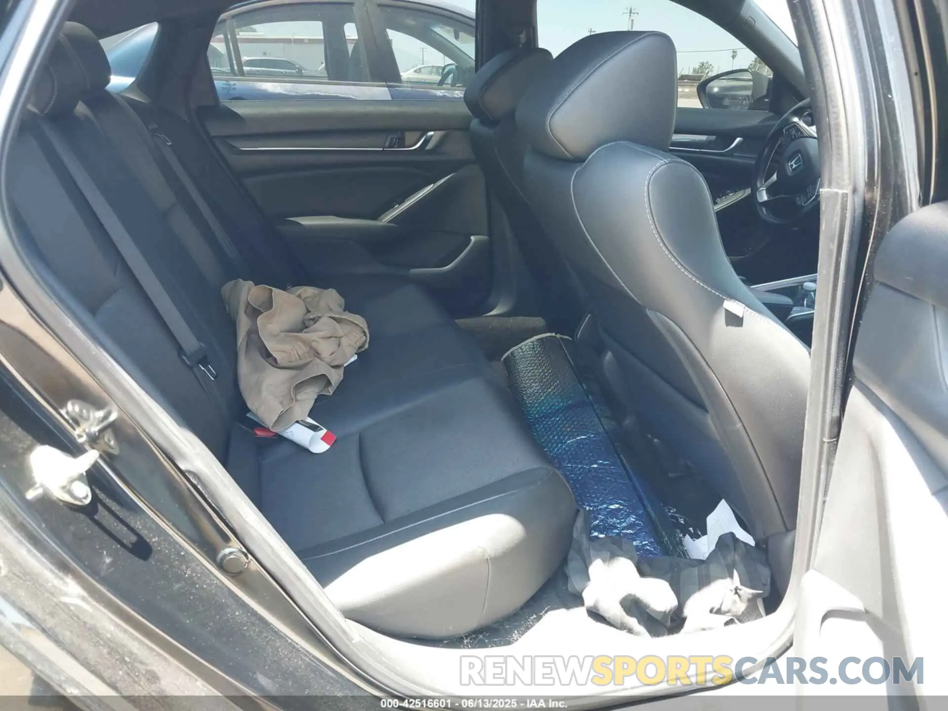 8 fotografías del automóvil dañado 1HGCV1E34LA051119 HONDA ACCORD 2020