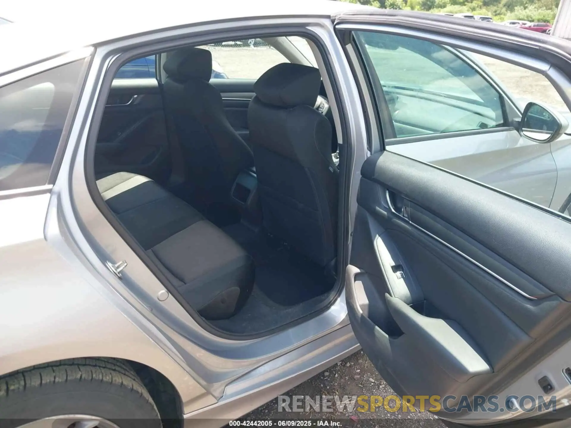 8 fotografías del automóvil dañado 1HGCV1F10LA054547 HONDA ACCORD 2020
