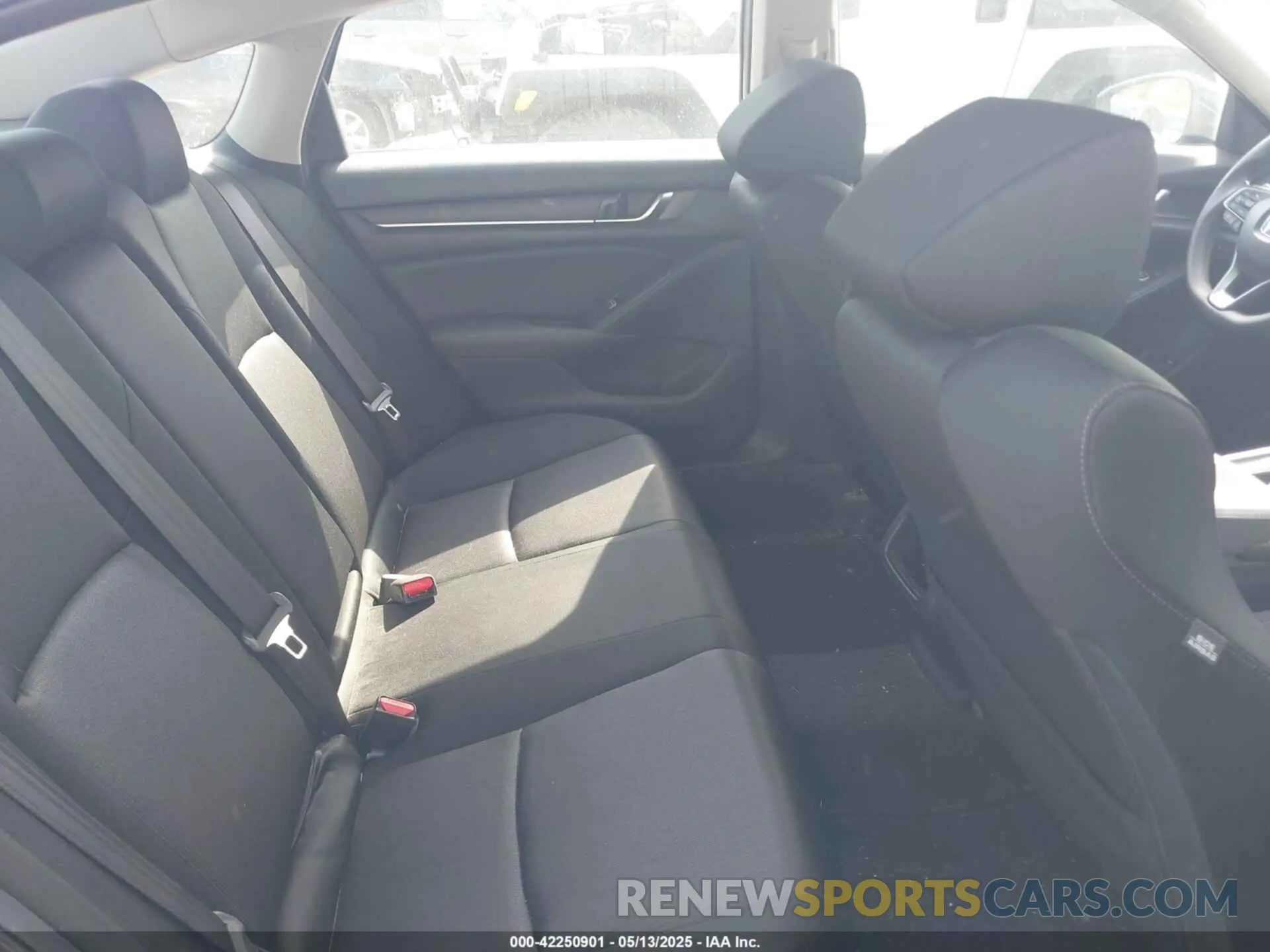 8 fotografías del automóvil dañado 1HGCV1F13LA063775 HONDA ACCORD 2020