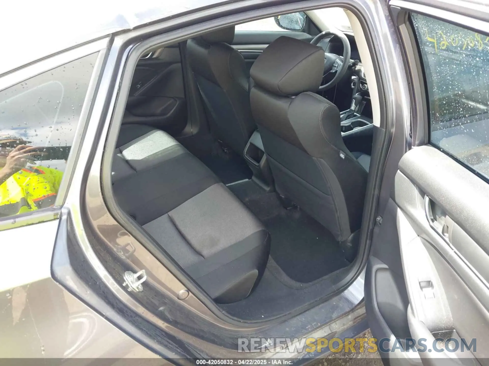 8 fotografías del automóvil dañado 1HGCV1F13LA108570 HONDA ACCORD 2020