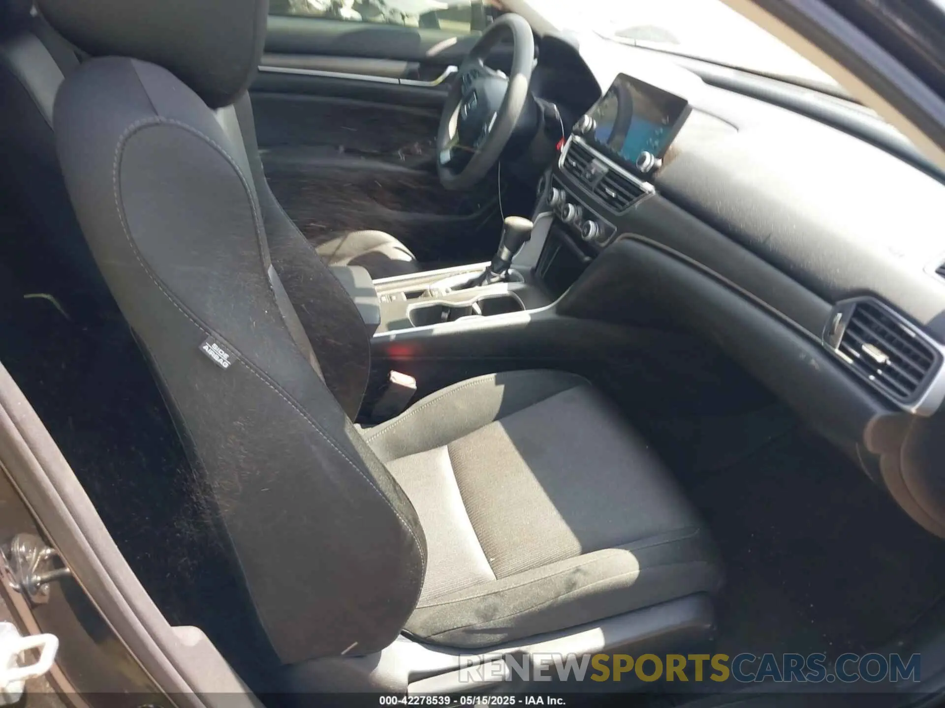 5 fotografías del automóvil dañado 1HGCV1F17LA141118 HONDA ACCORD 2020