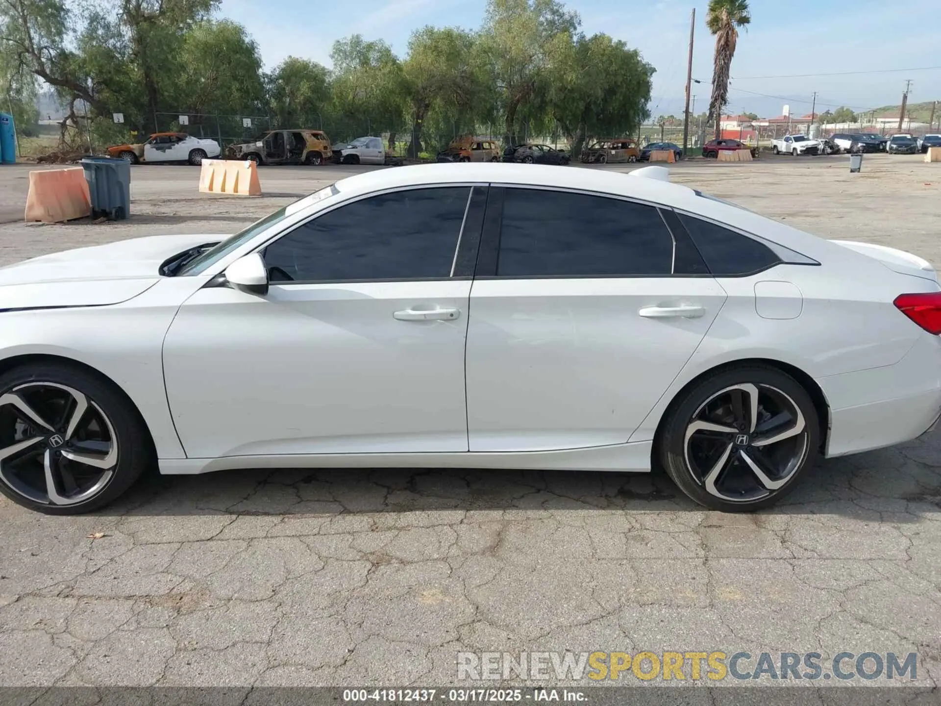 15 fotografías del automóvil dañado 1HGCV1F32LA080276 HONDA ACCORD 2020