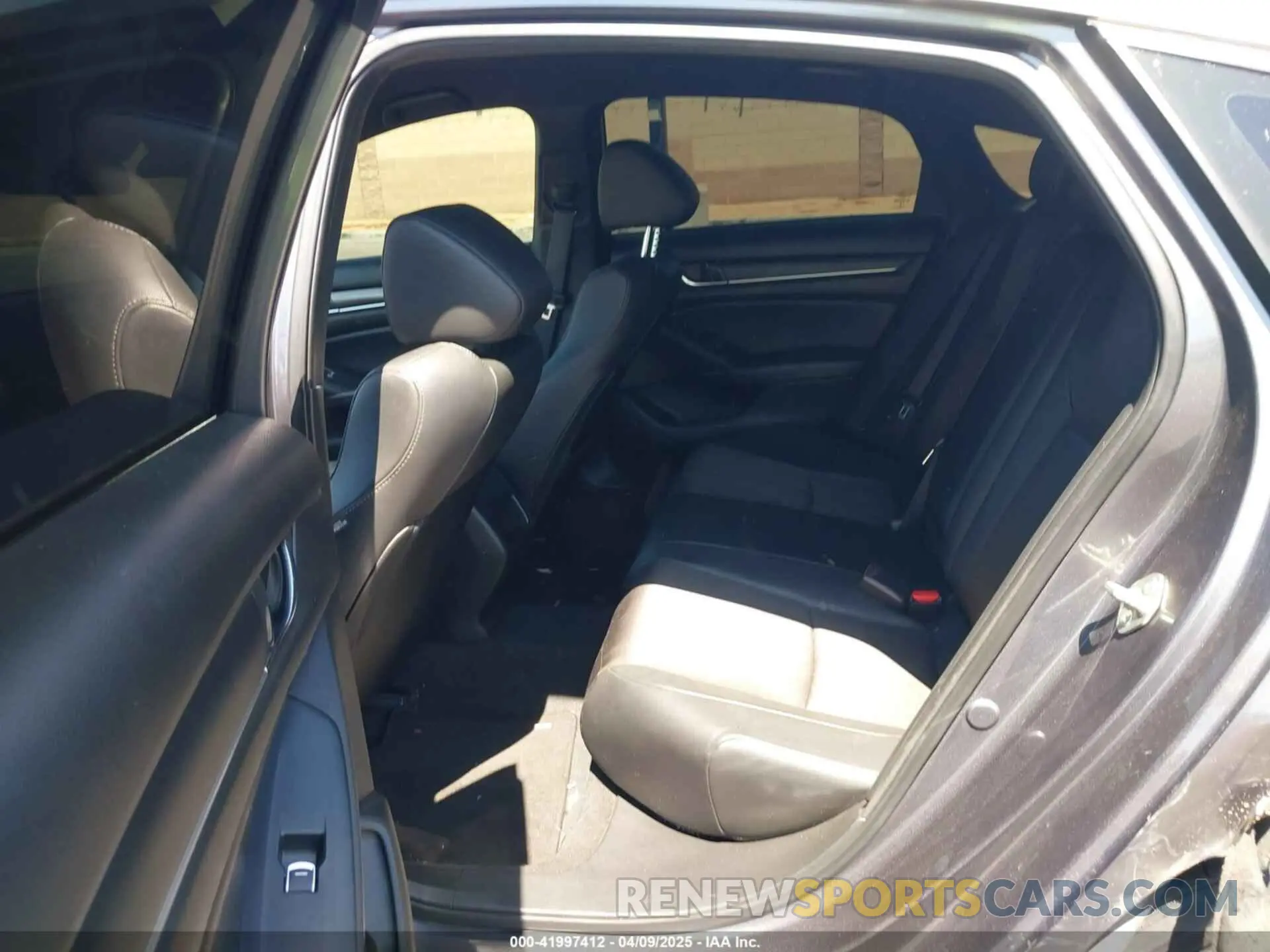 8 fotografías del automóvil dañado 1HGCV1F33LA002394 HONDA ACCORD 2020