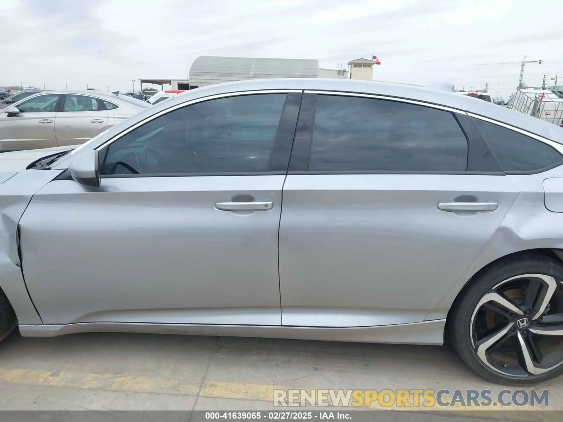 13 fotografías del automóvil dañado 1HGCV1F33LA101670 HONDA ACCORD 2020