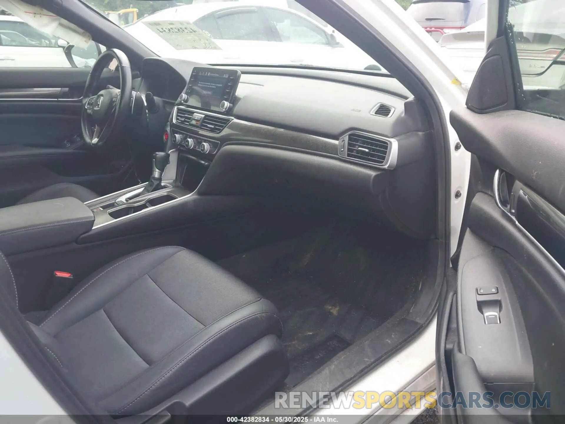 5 fotografías del automóvil dañado 1HGCV1F3XLA141566 HONDA ACCORD 2020