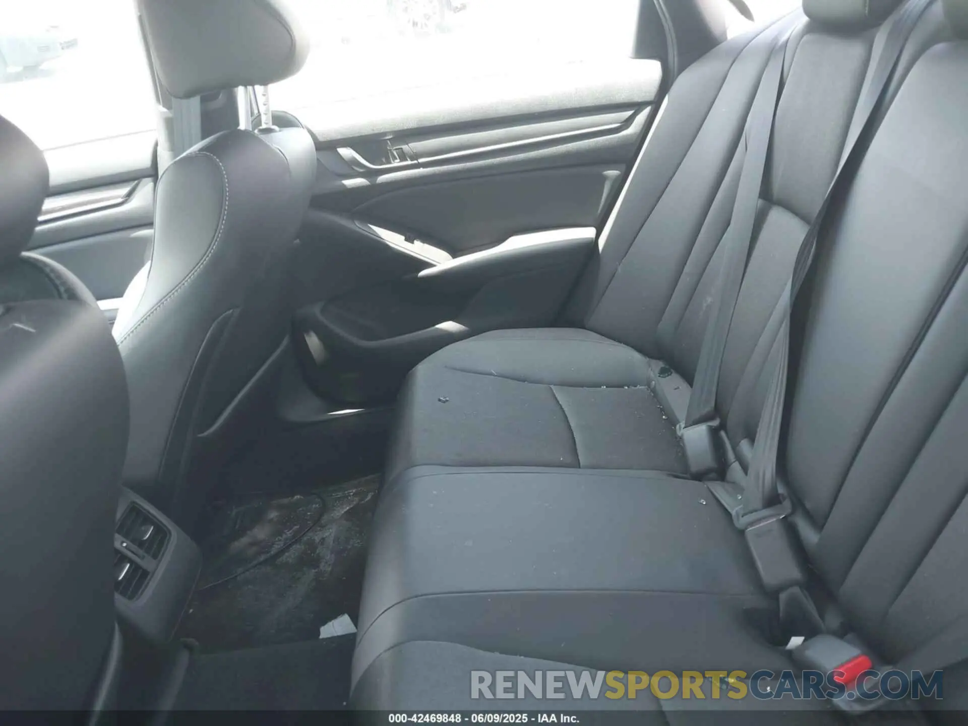 8 fotografías del automóvil dañado 1HGCV2F32LA022514 HONDA ACCORD 2020