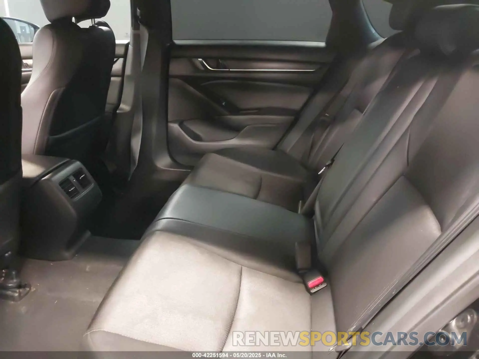 8 fotografías del automóvil dañado 1HGCV2F35LA013161 HONDA ACCORD 2020