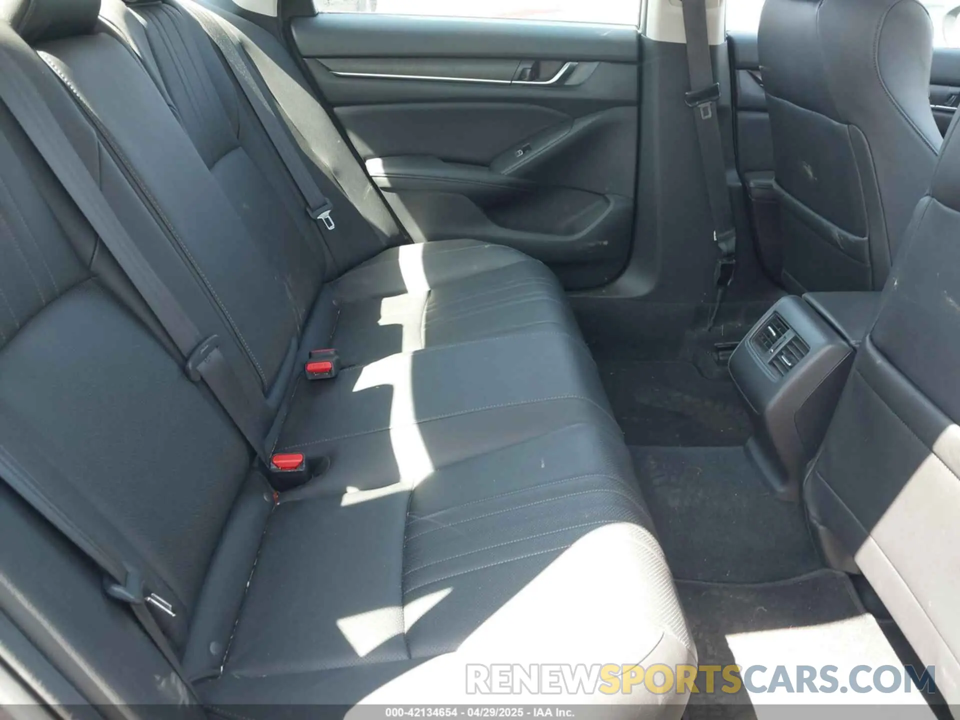 8 fotografías del automóvil dañado 1HGCV3F50LA014855 HONDA ACCORD 2020