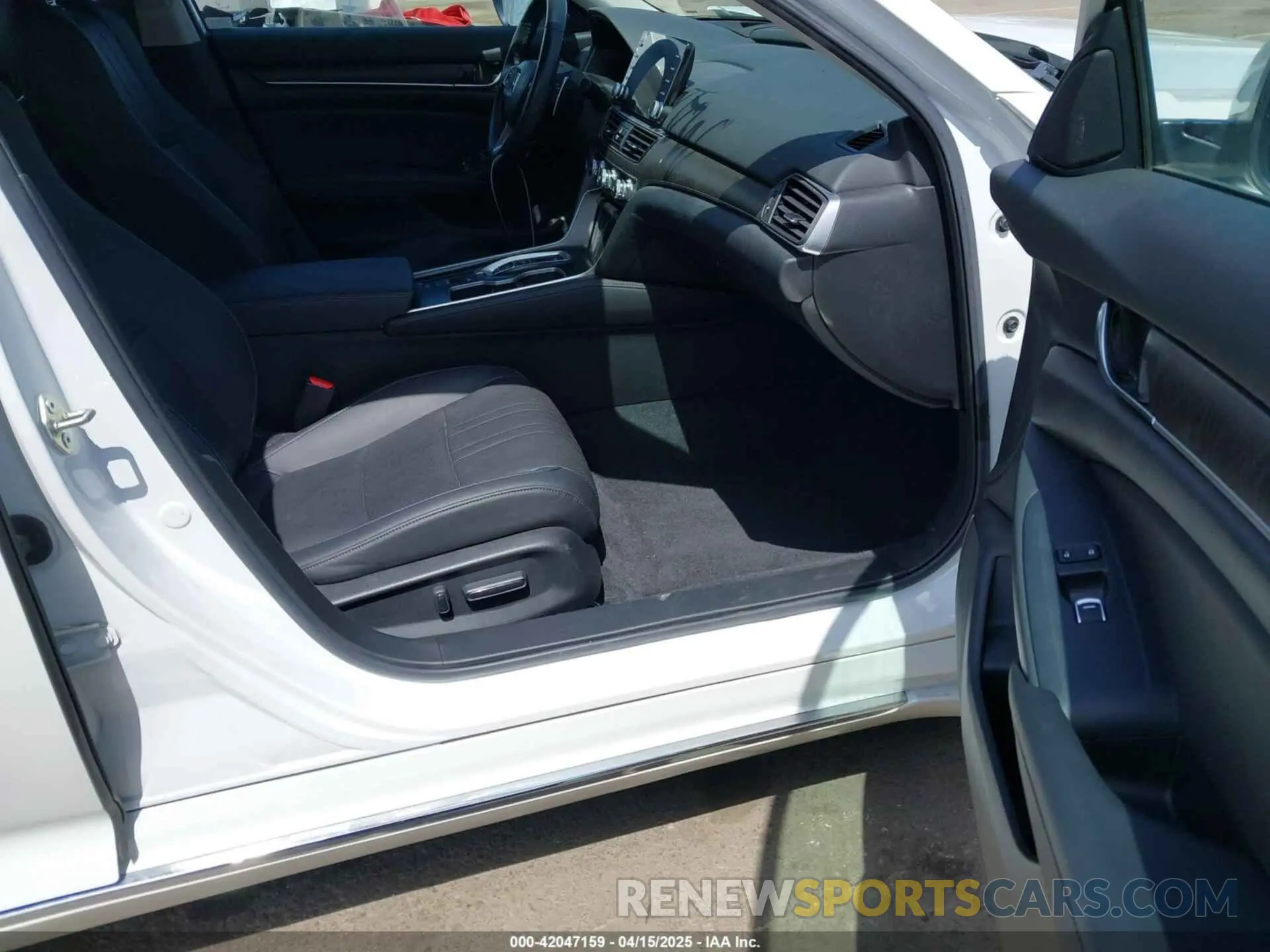 5 fotografías del automóvil dañado 1HGCV3F98LA000043 HONDA ACCORD 2020